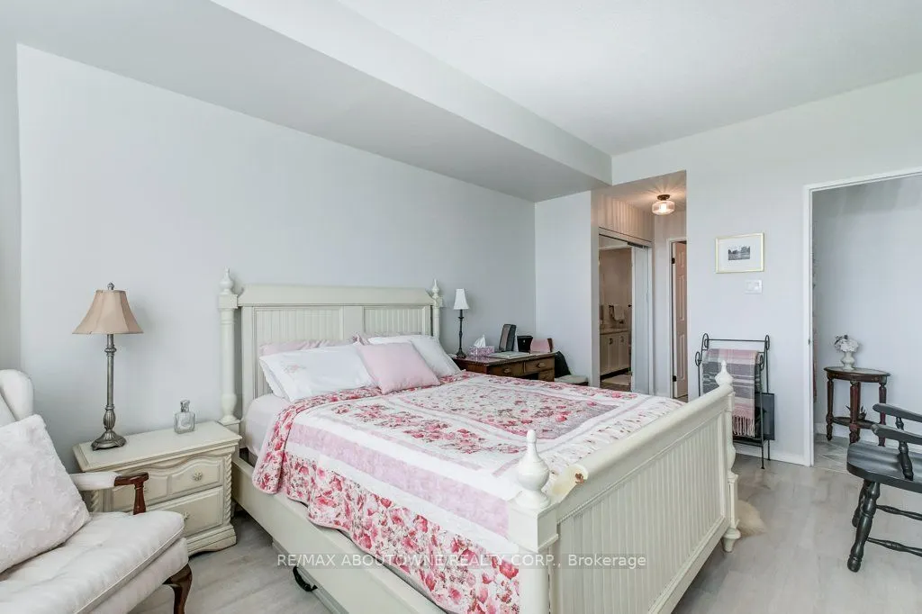 2511 Lakeshore Road W, #519
