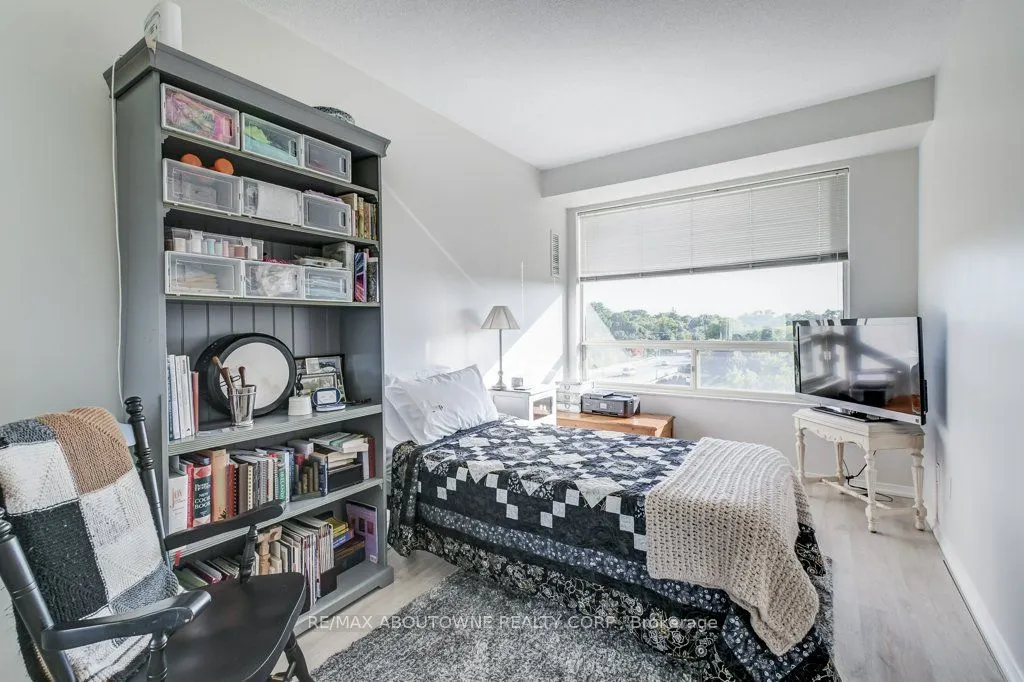 2511 Lakeshore Road W, #519