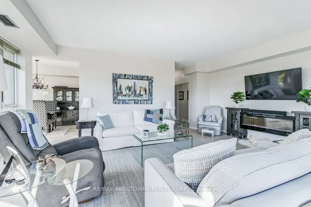2511 Lakeshore Road W, #519