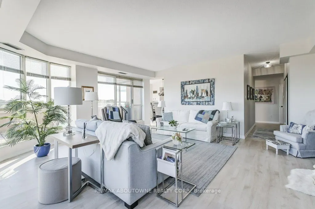 2511 Lakeshore Road W, #519
