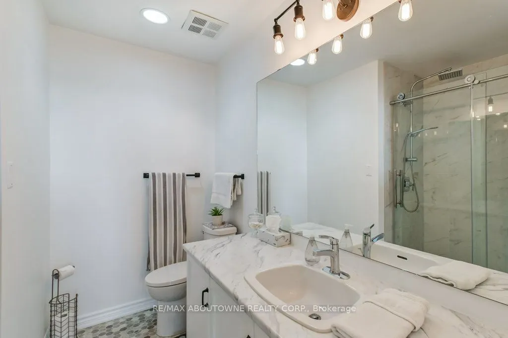 2511 Lakeshore Road W, #519