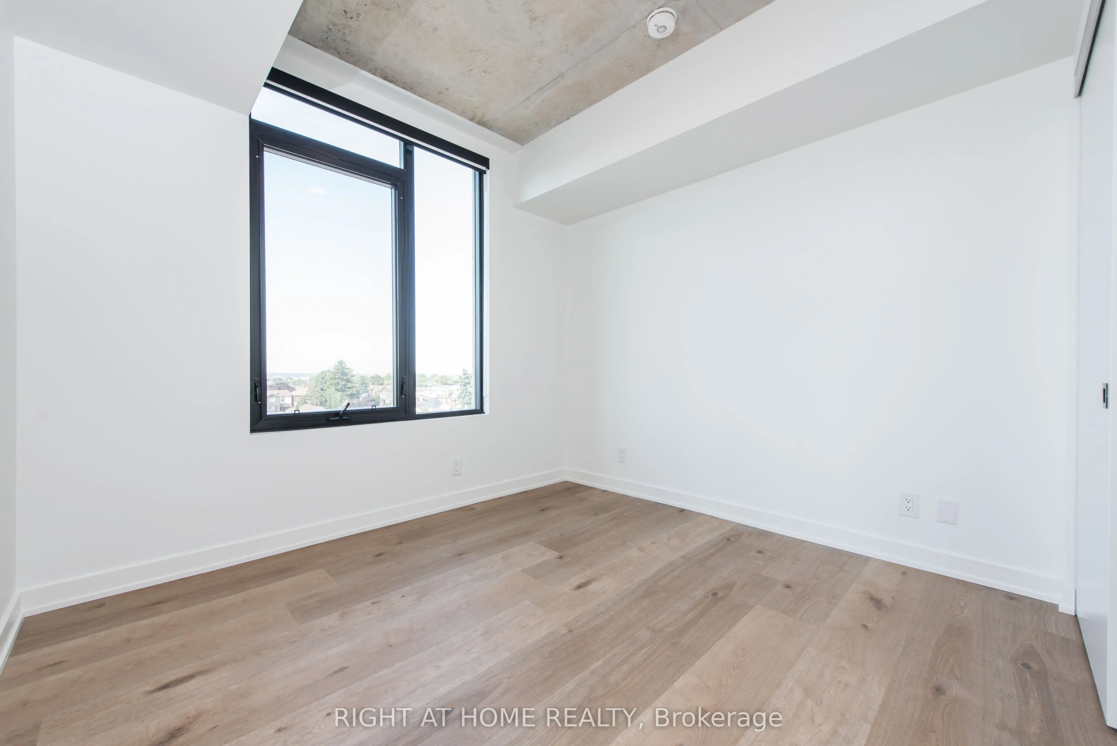 7 Fairbank Avenue W, #601