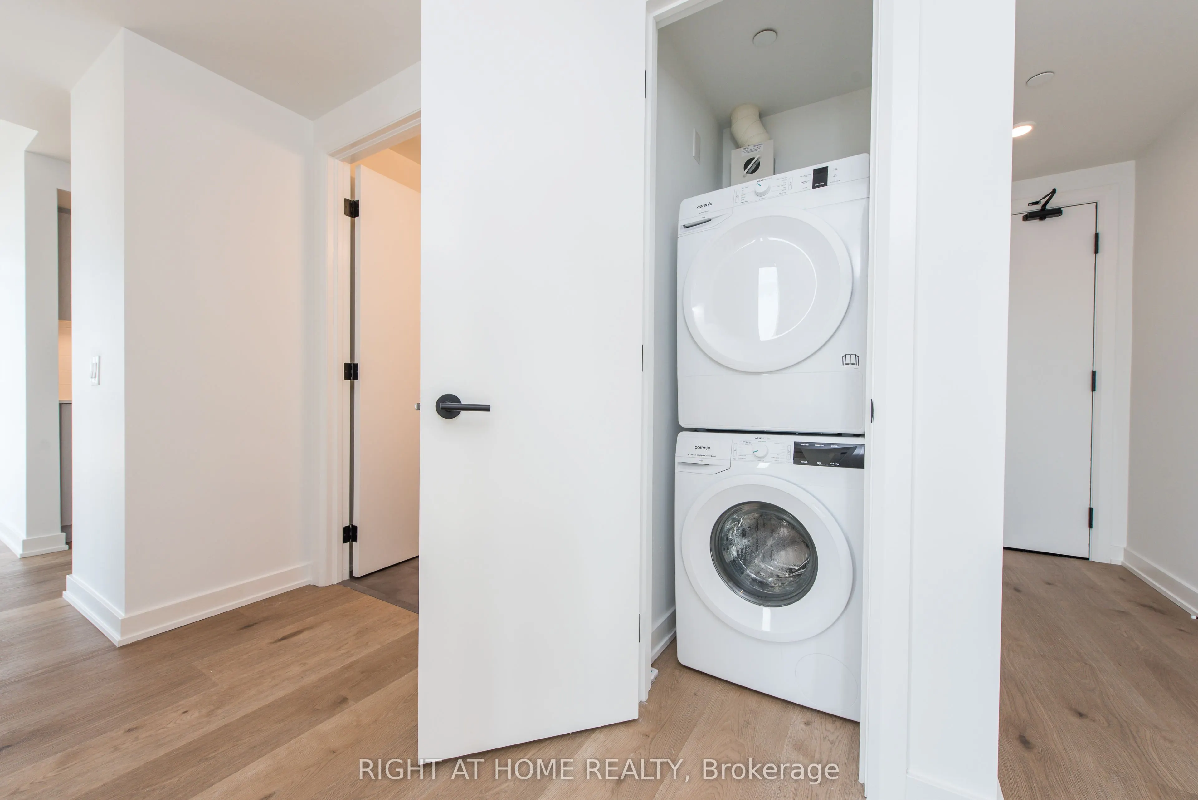 7 Fairbank Avenue W, #601
