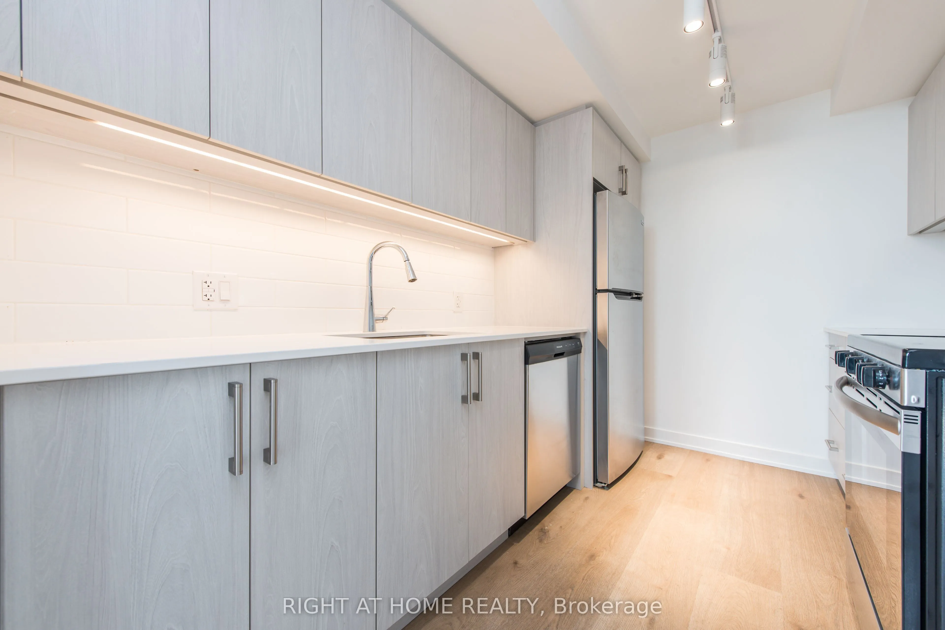 7 Fairbank Avenue W, #601