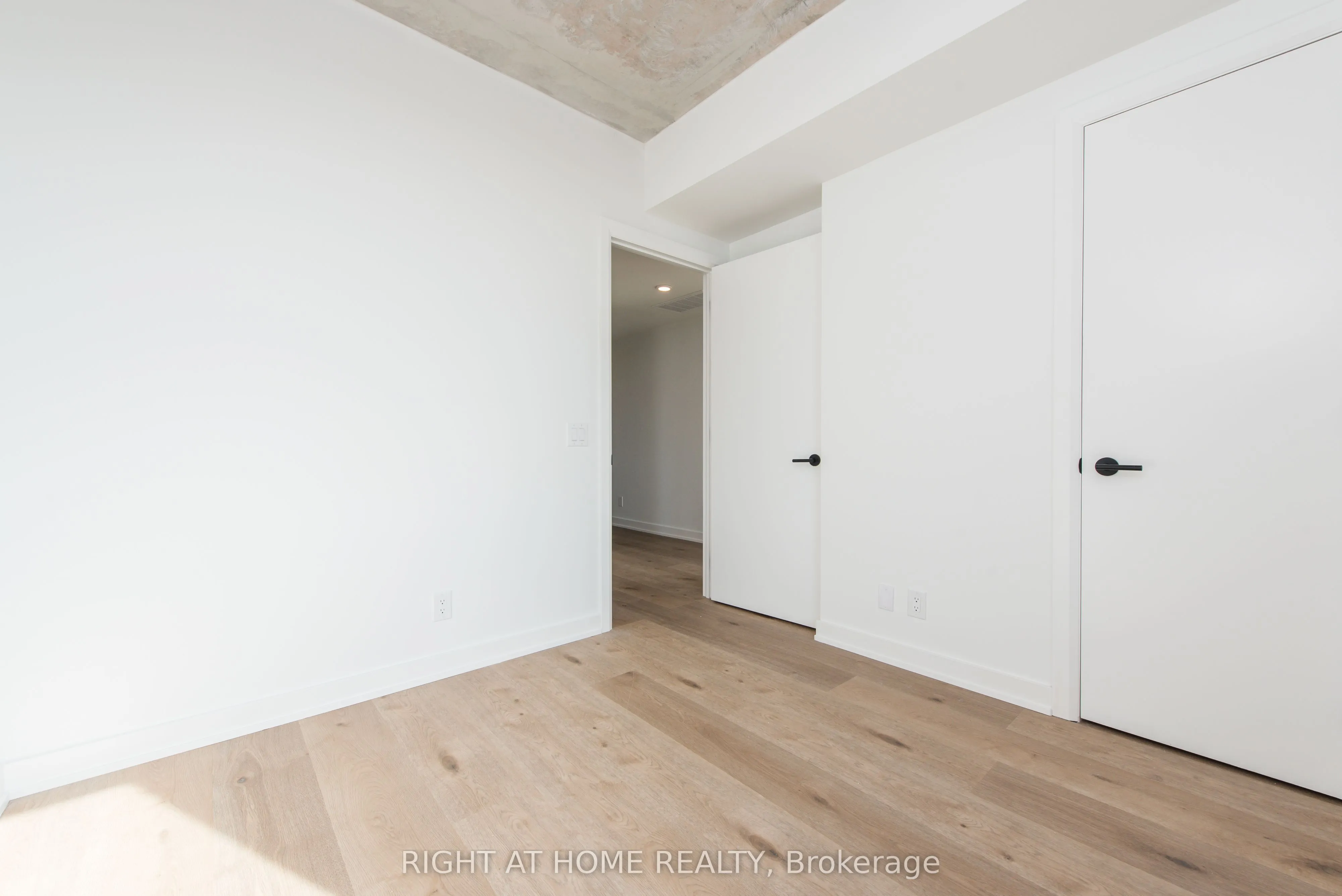 7 Fairbank Avenue W, #601