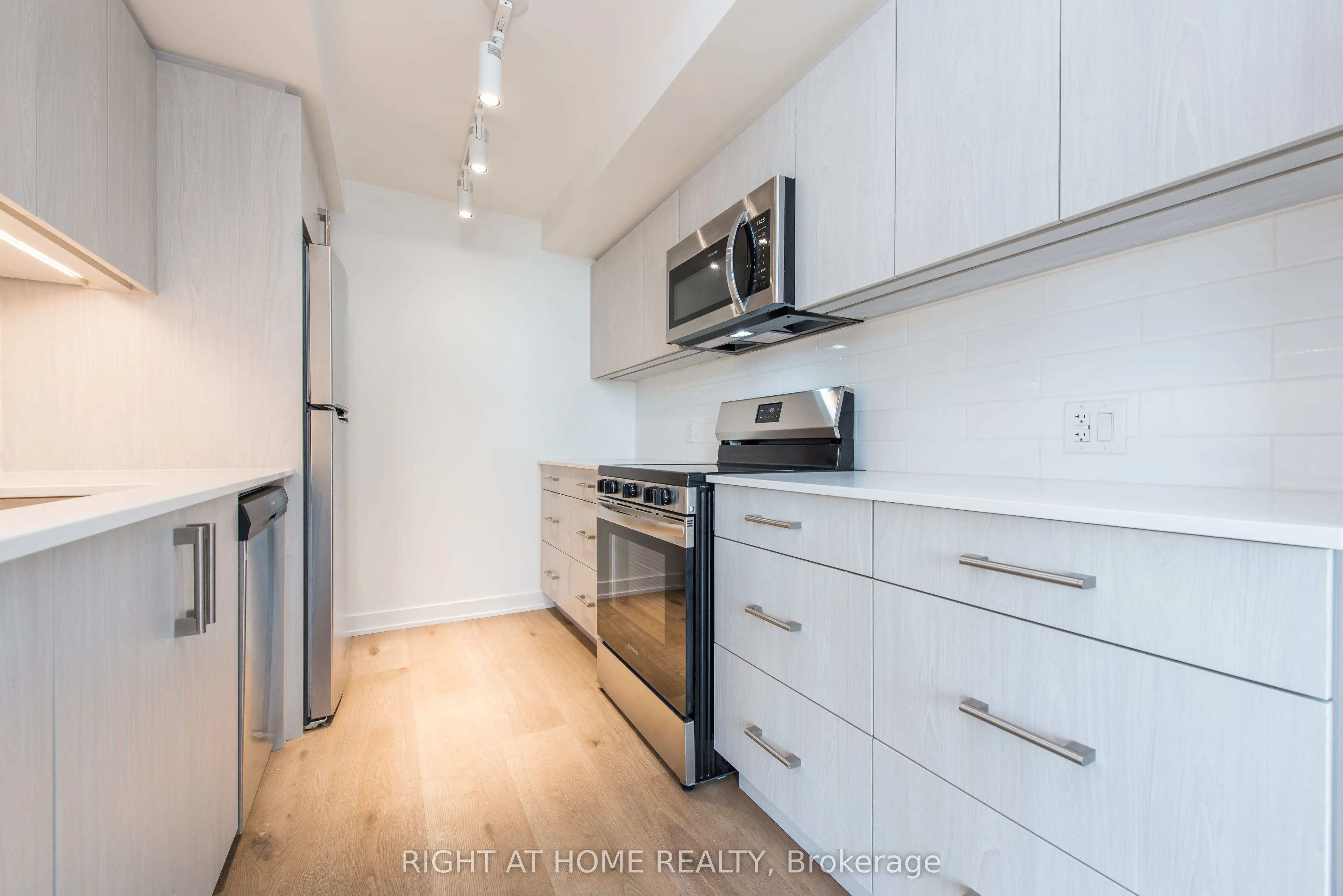 7 Fairbank Avenue W, #601