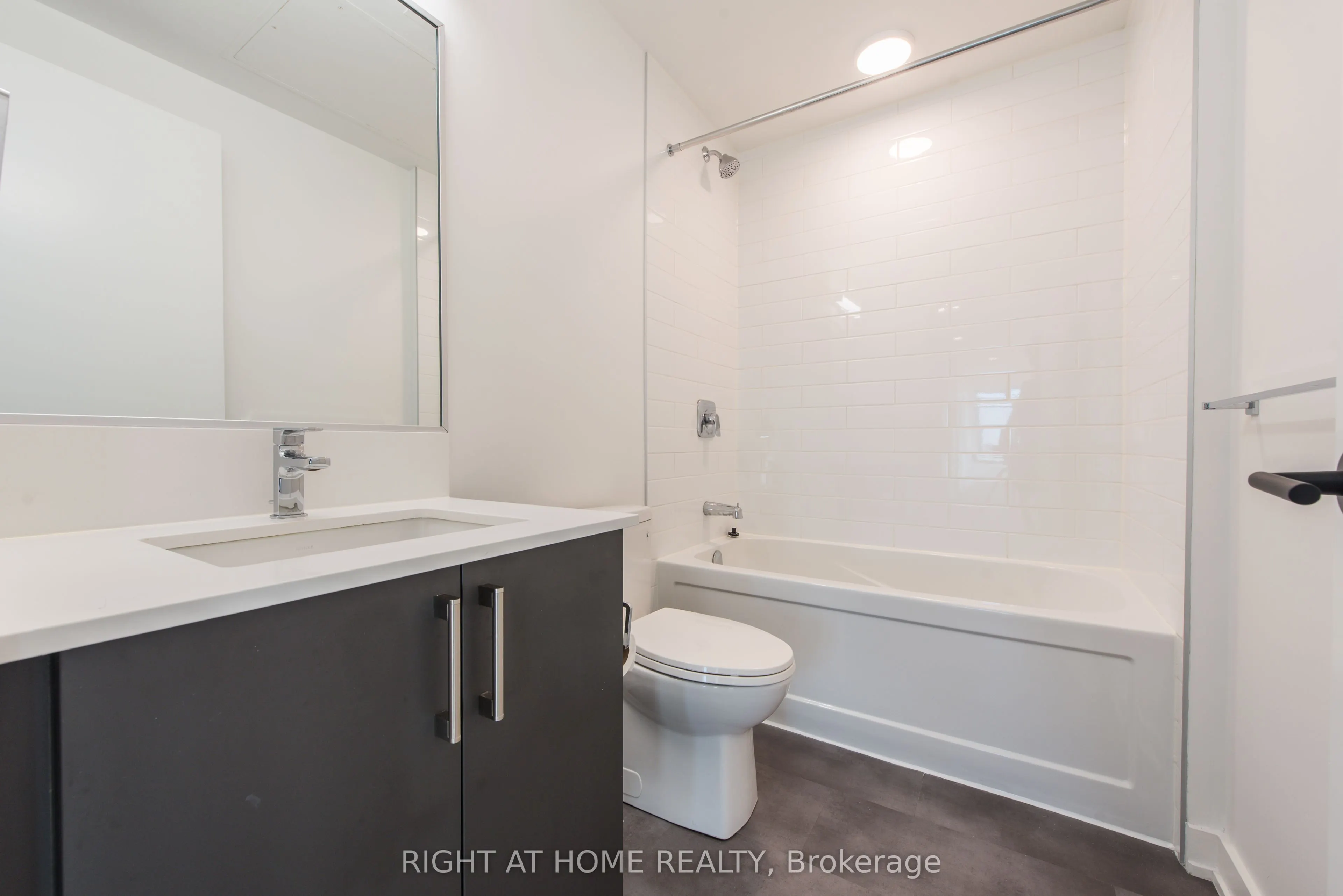 7 Fairbank Avenue W, #601