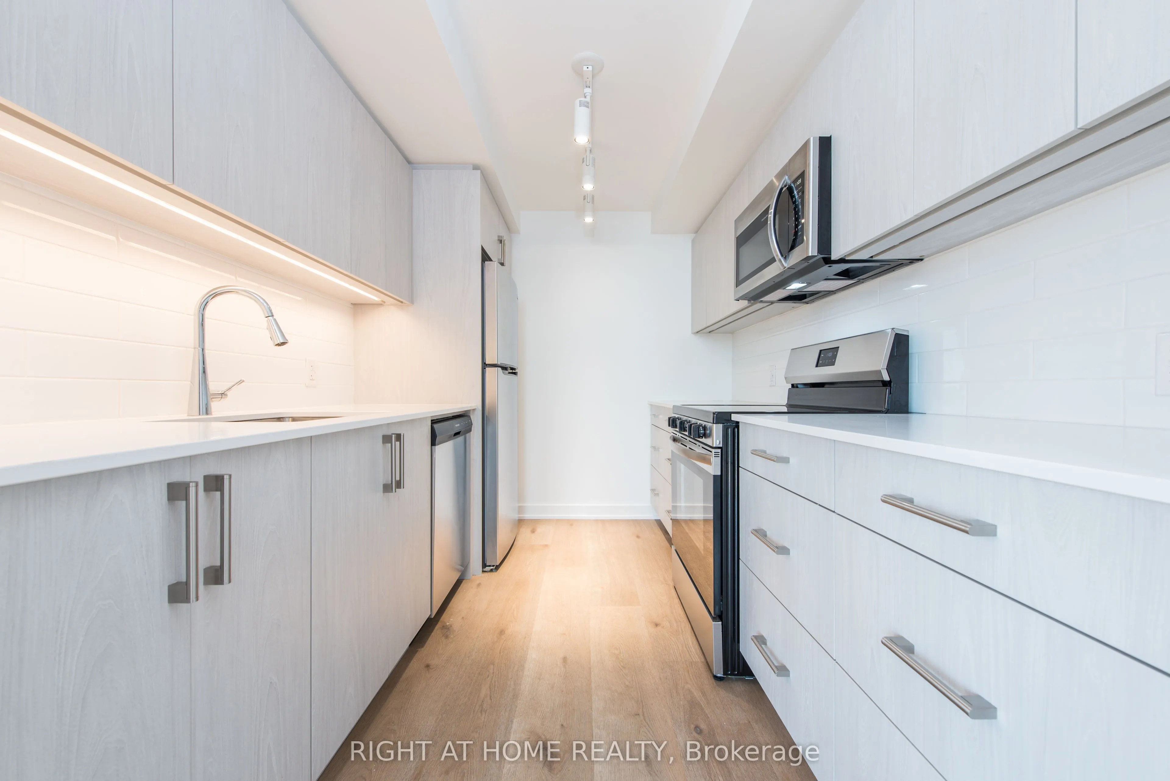 7 Fairbank Avenue W, #601