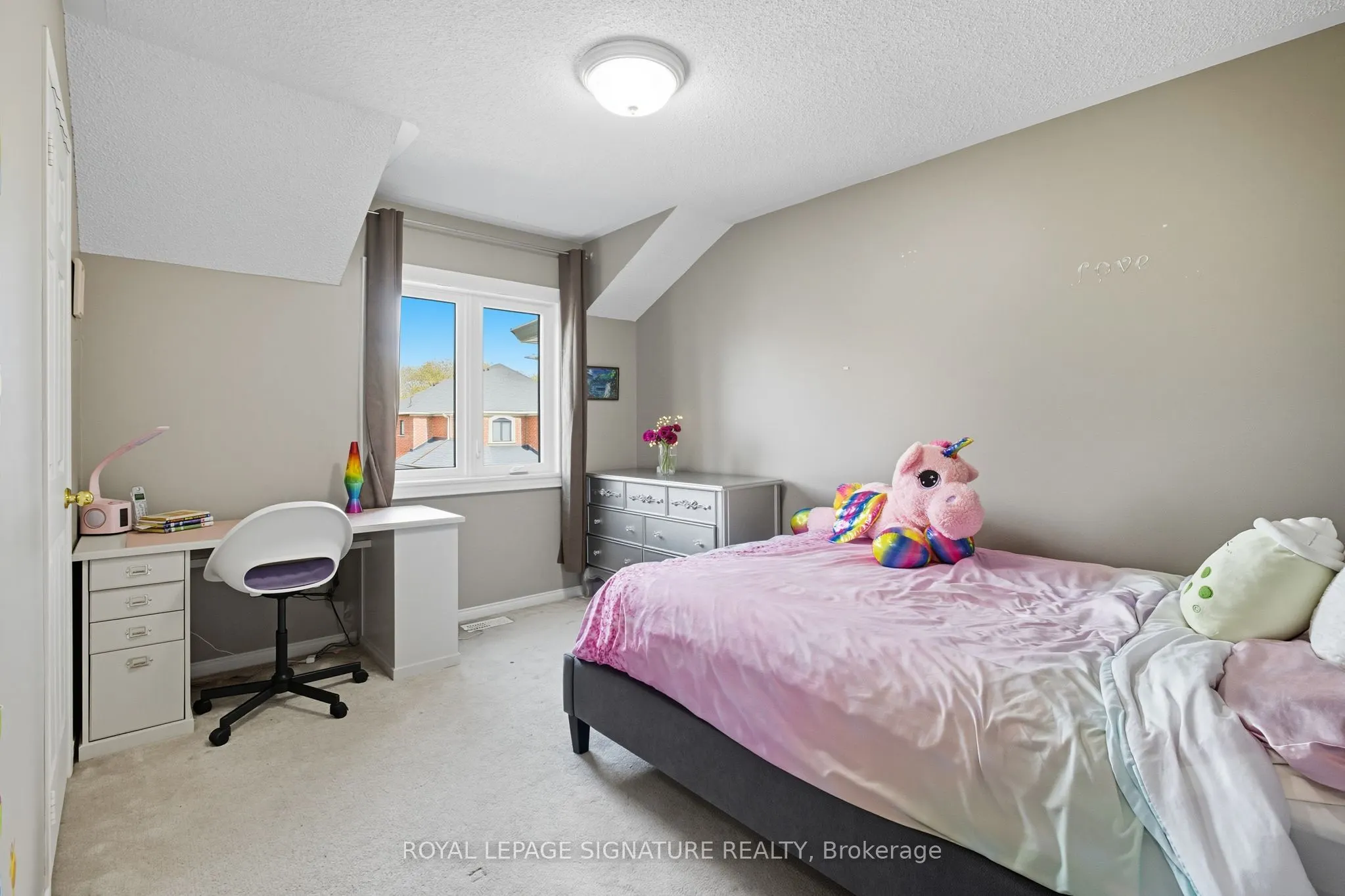 2105 Newell Crescent