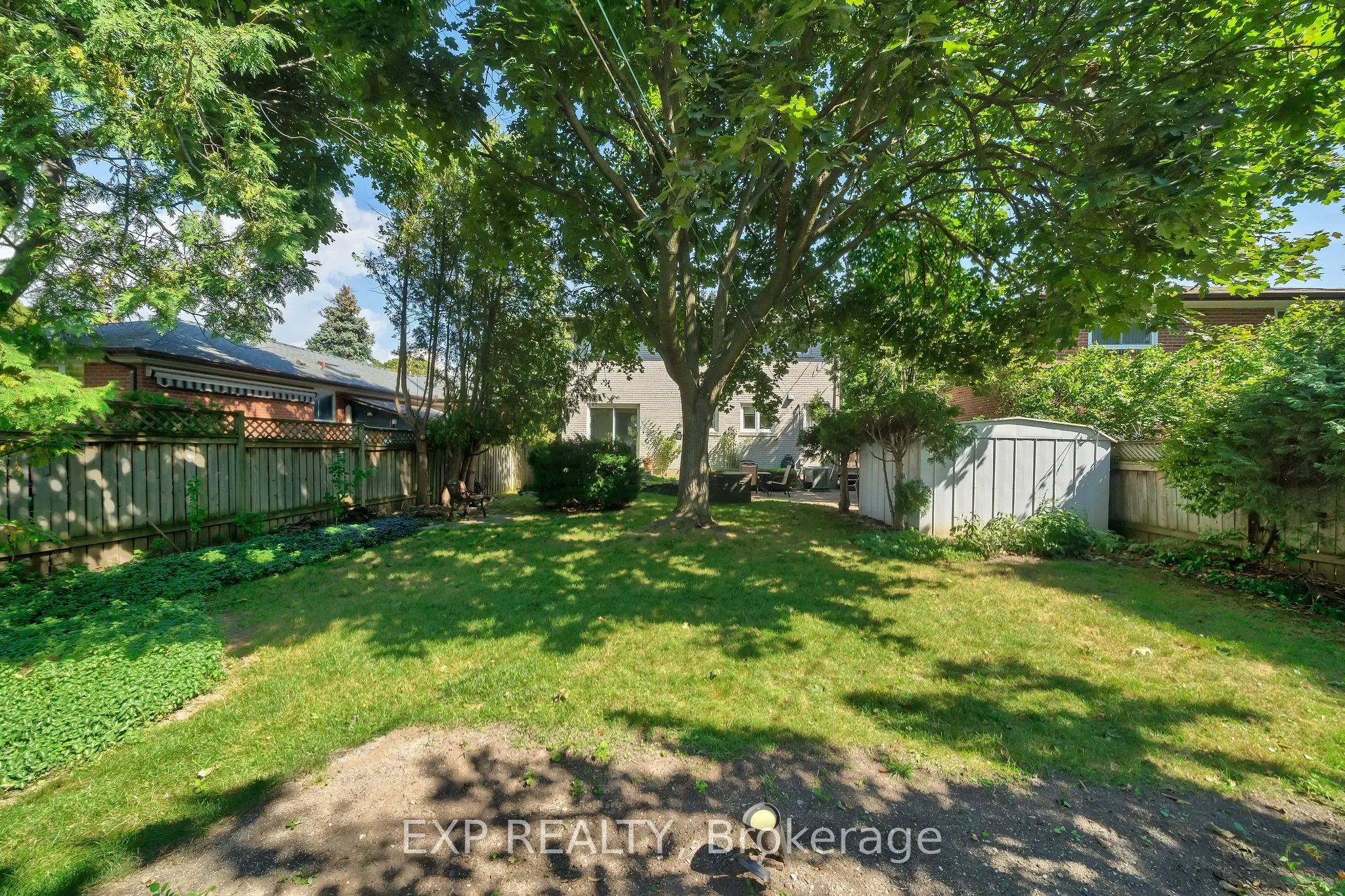 6 Queensland Court
