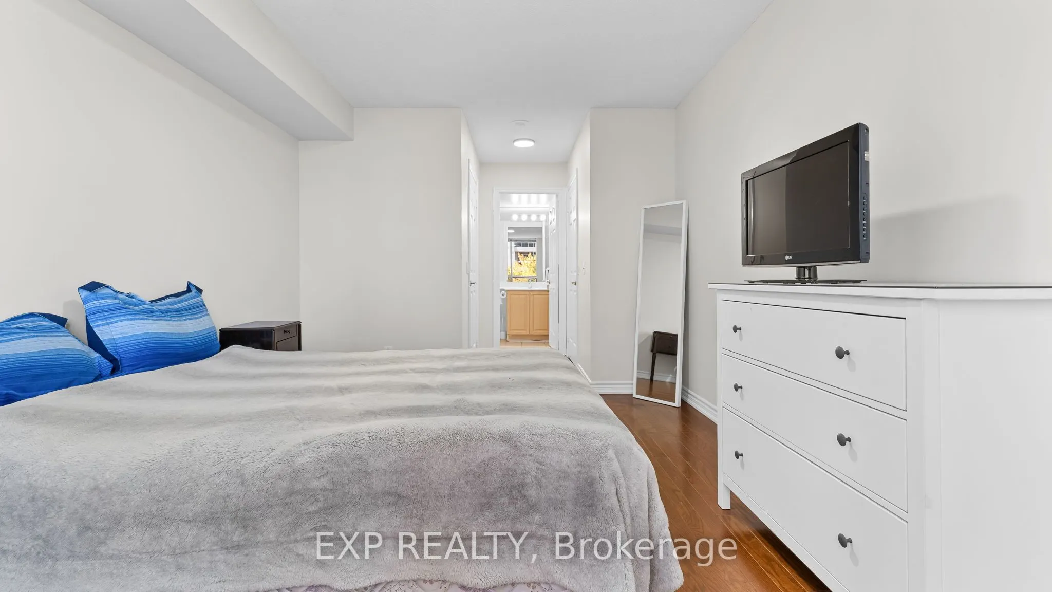 5233 Dundas Street W, #420