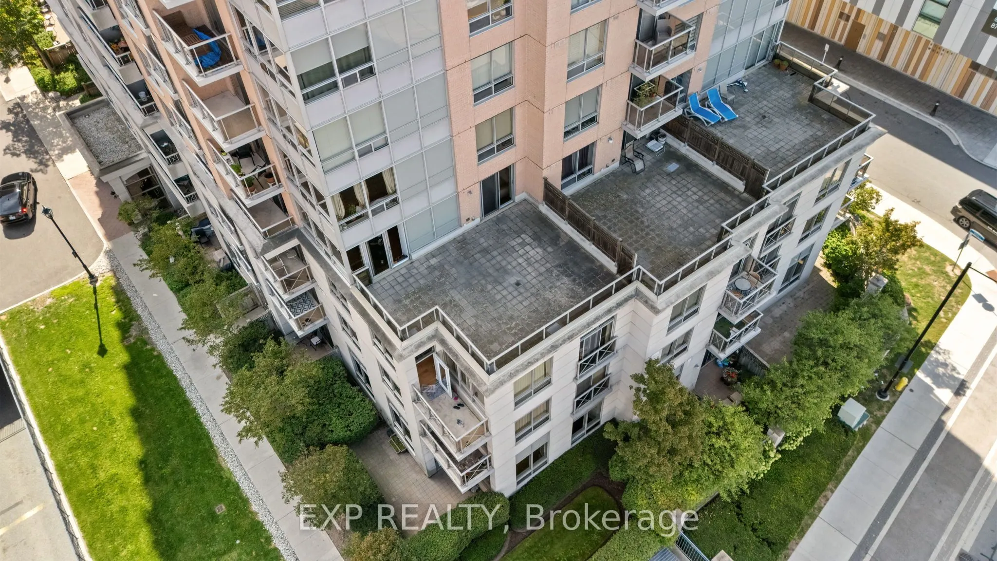 5233 Dundas Street W, #420