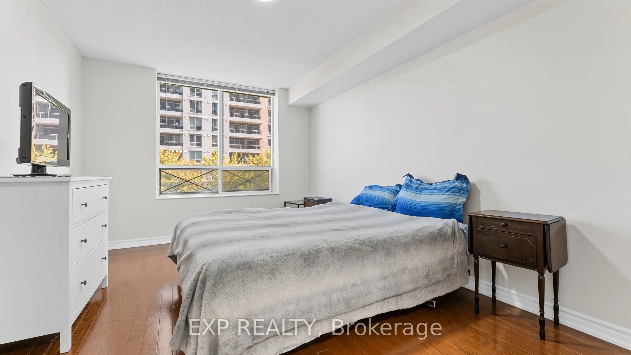 5233 Dundas Street W, #420