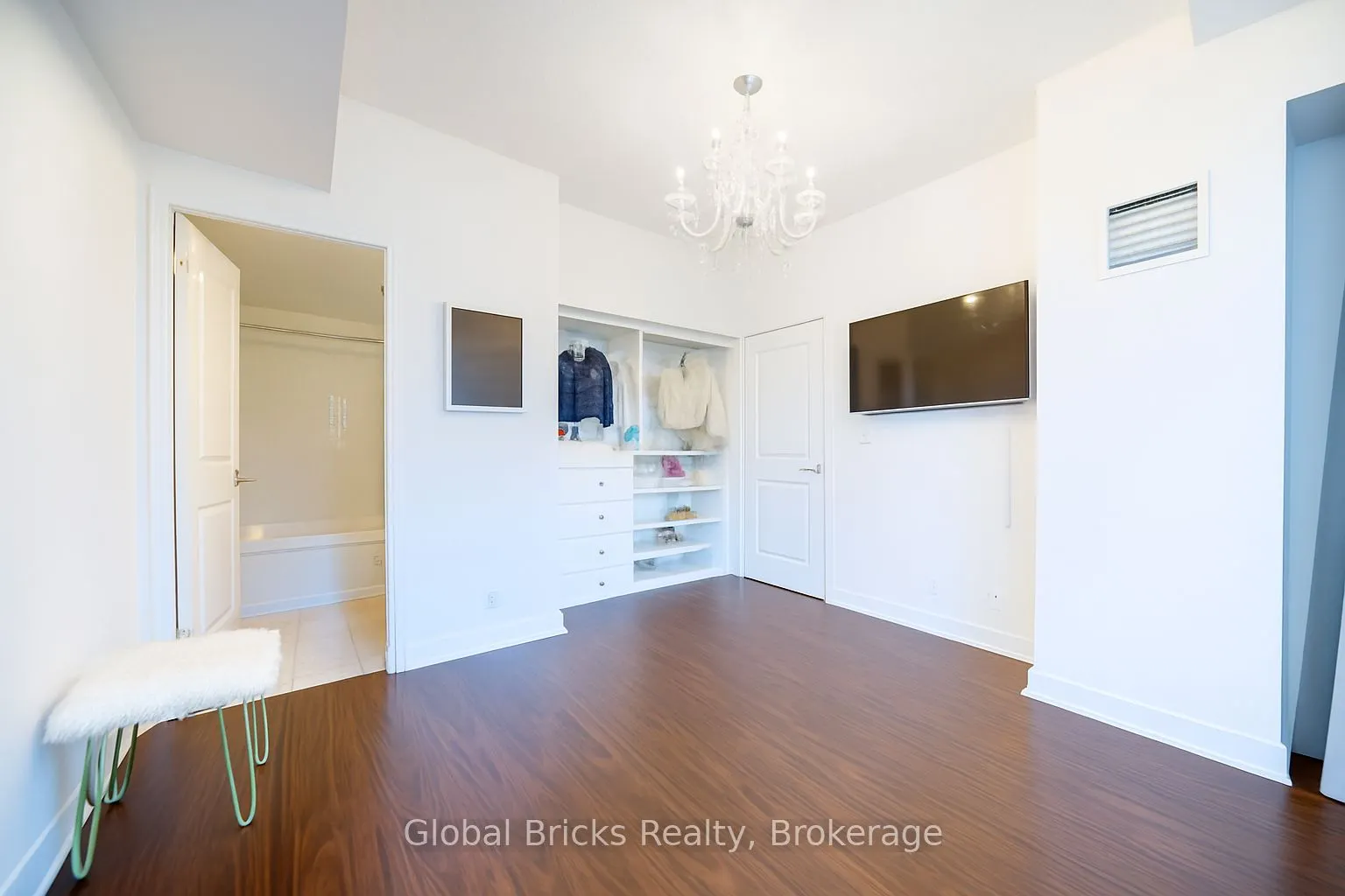 60 Absolute Avenue, #308