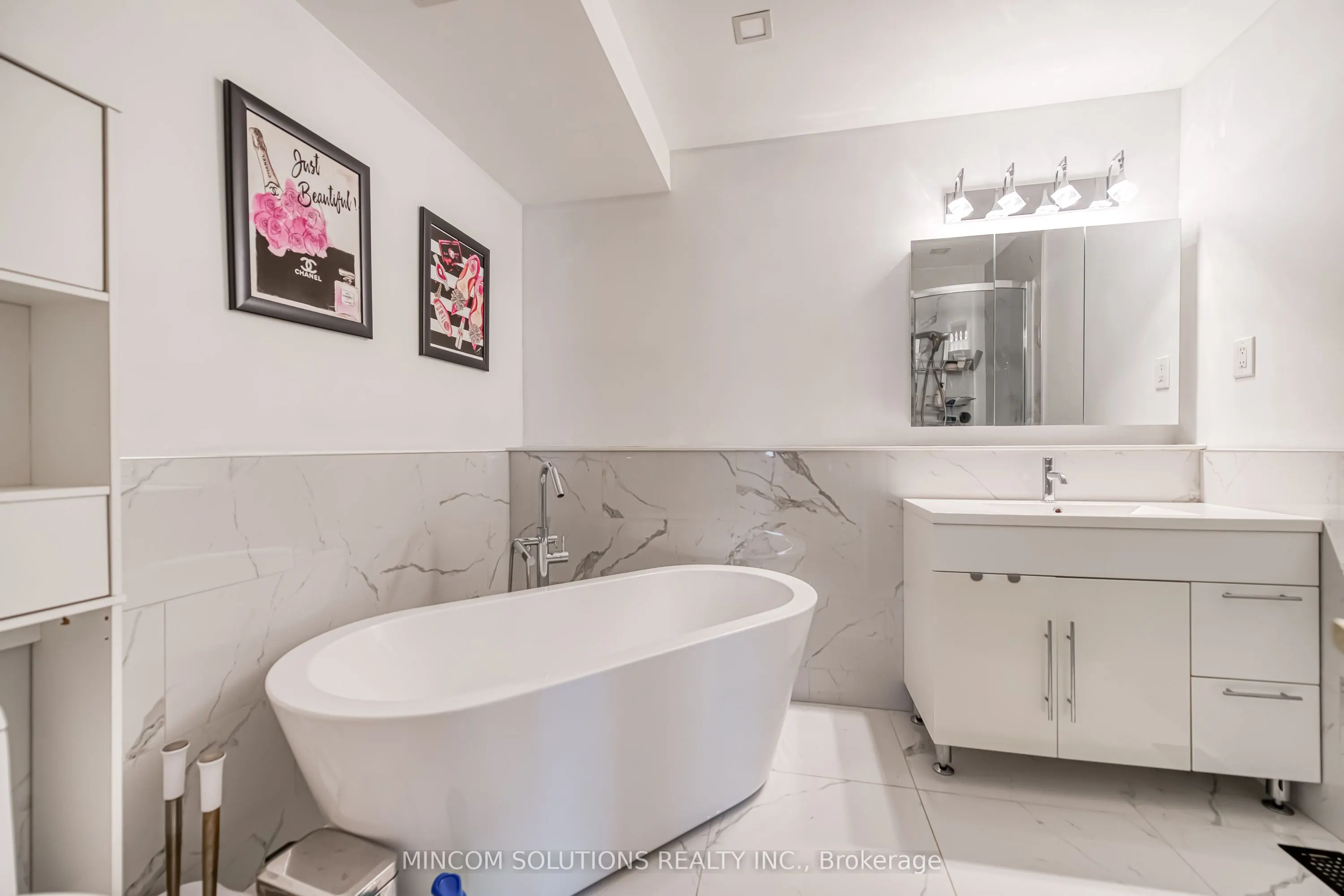194 Lakeshore Road W, #3