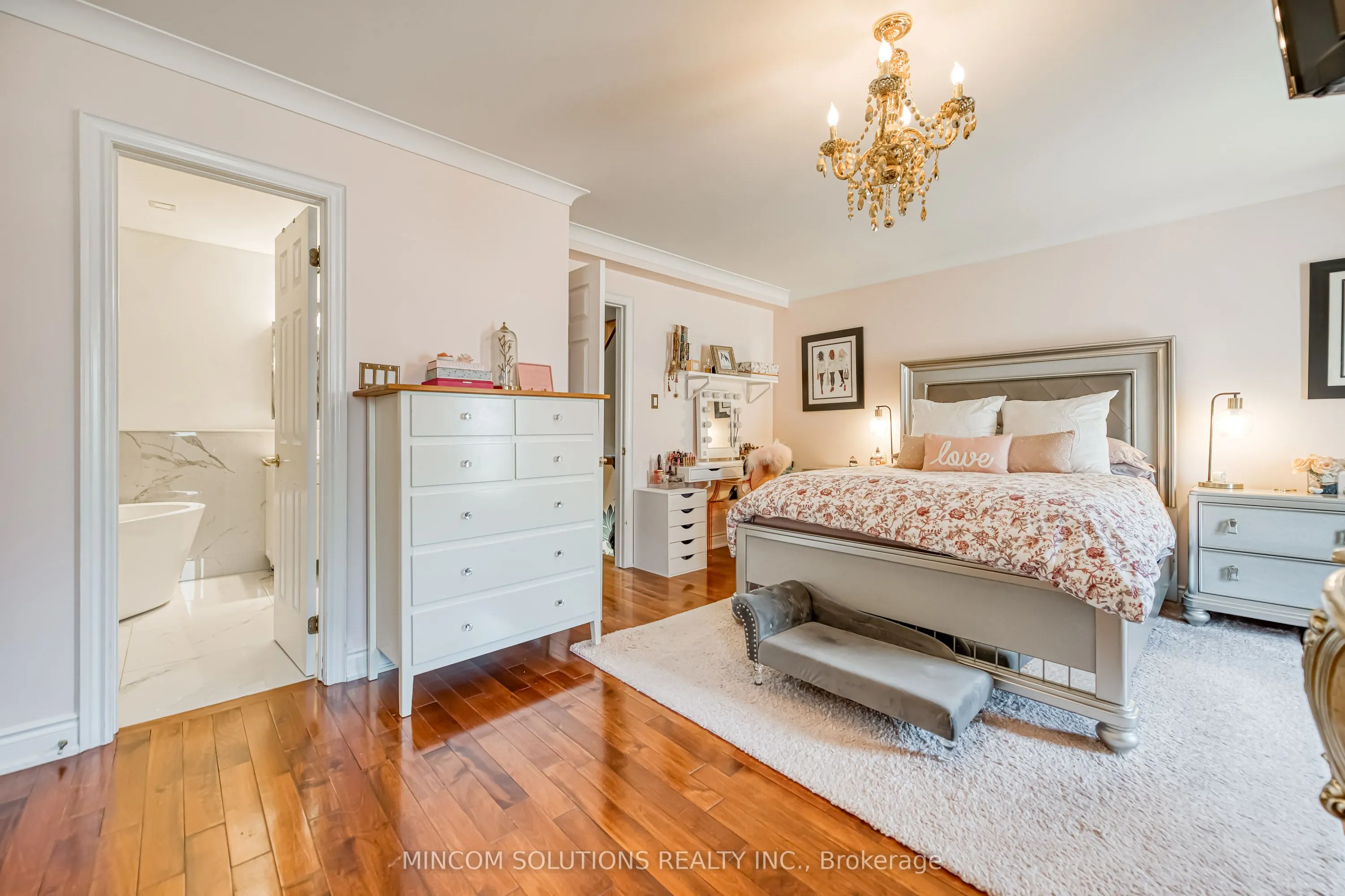 194 Lakeshore Road W, #3