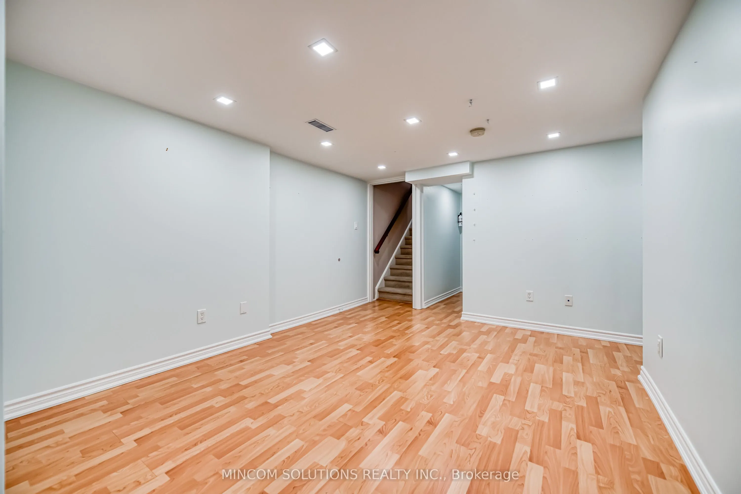 194 Lakeshore Road W, #3