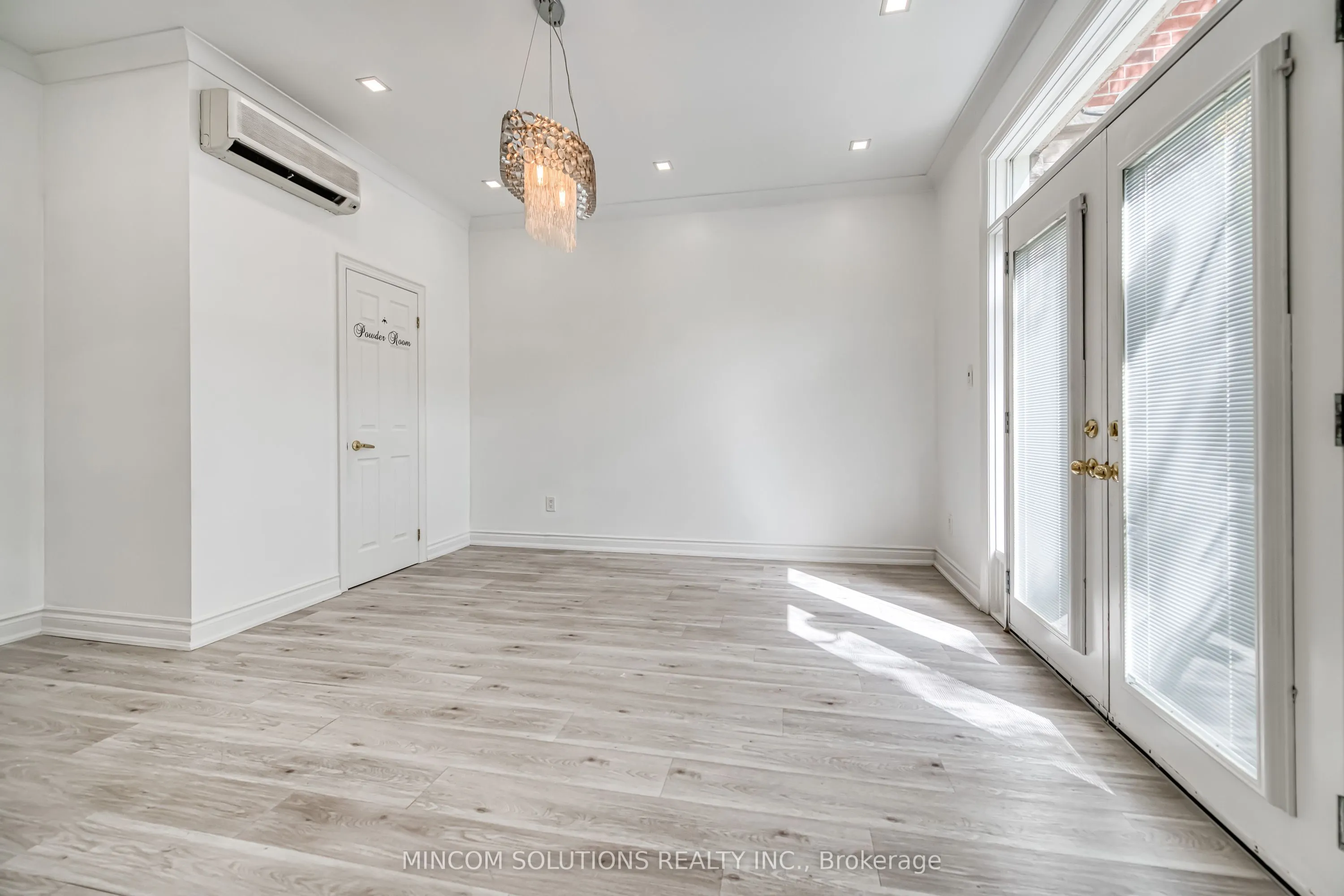 194 Lakeshore Road W, #3