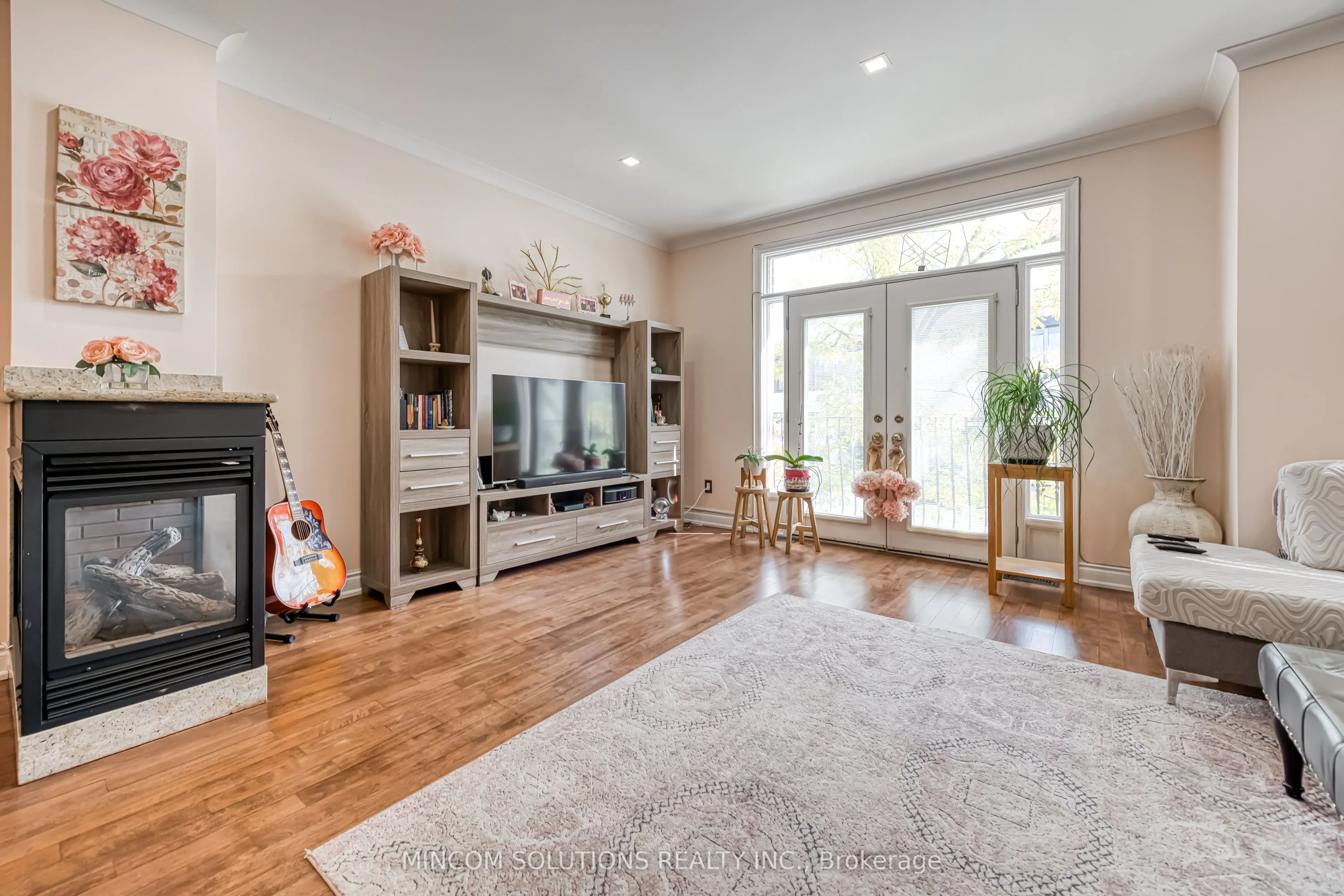 194 Lakeshore Road W, #3