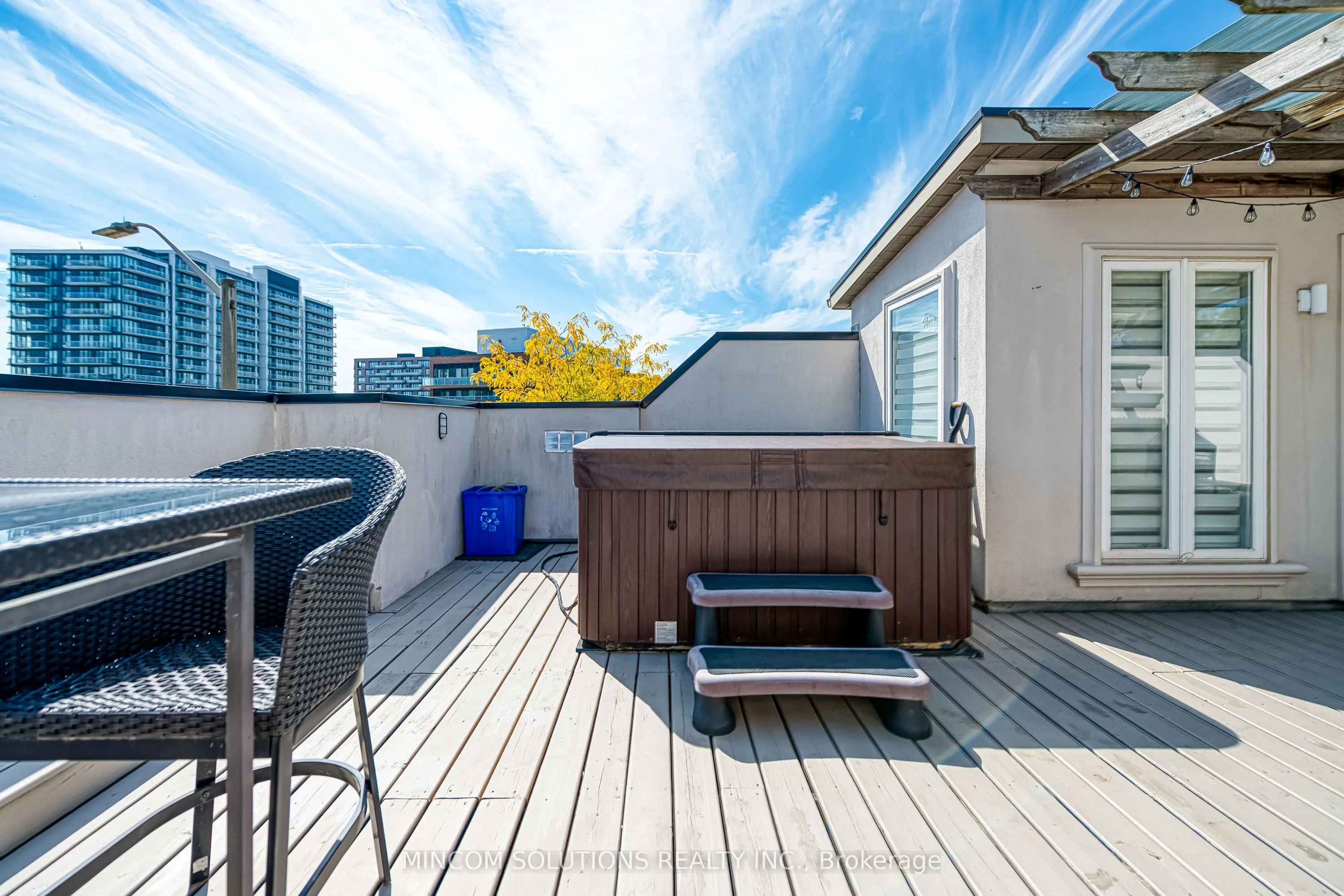 194 Lakeshore Road W, #3