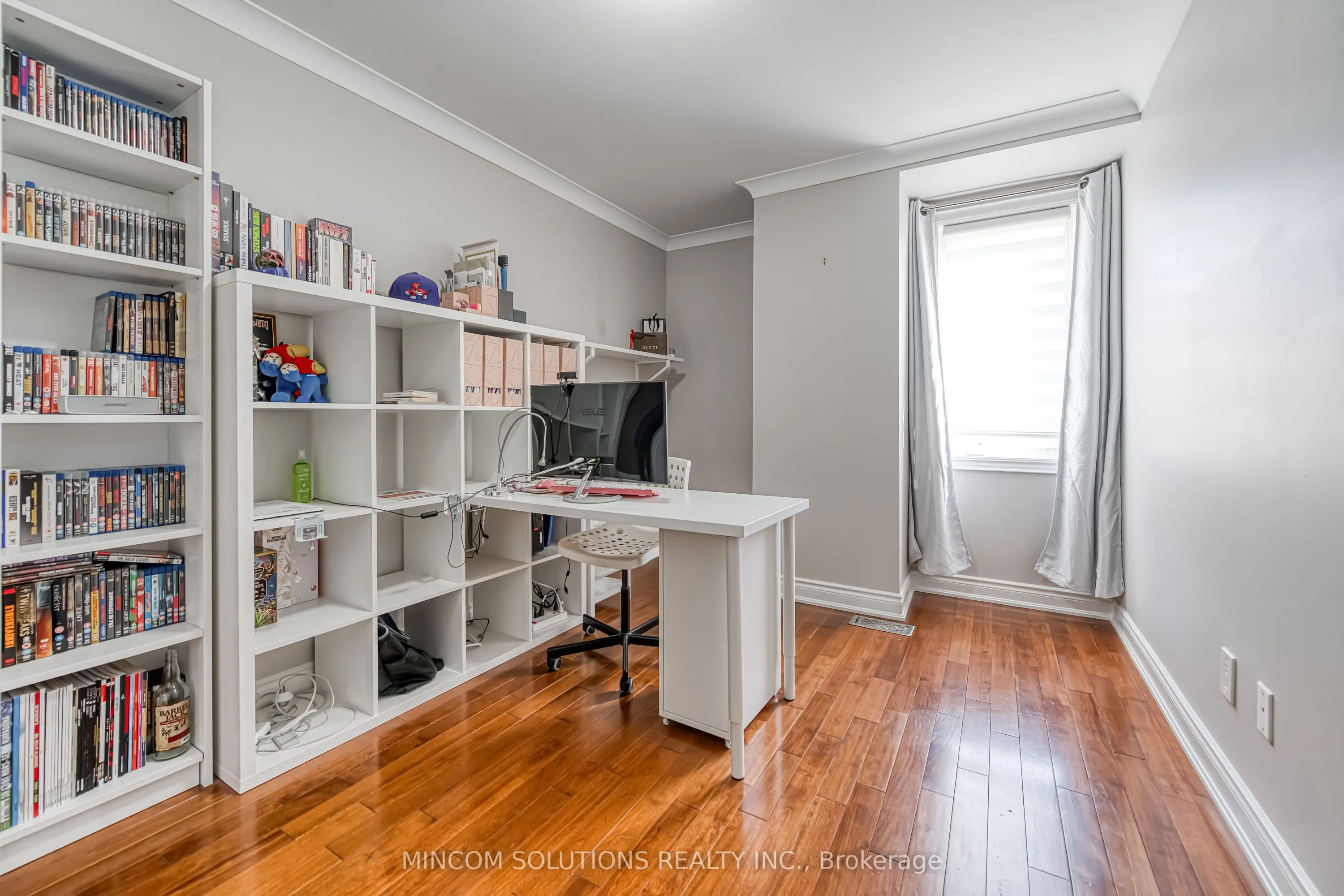 194 Lakeshore Road W, #3