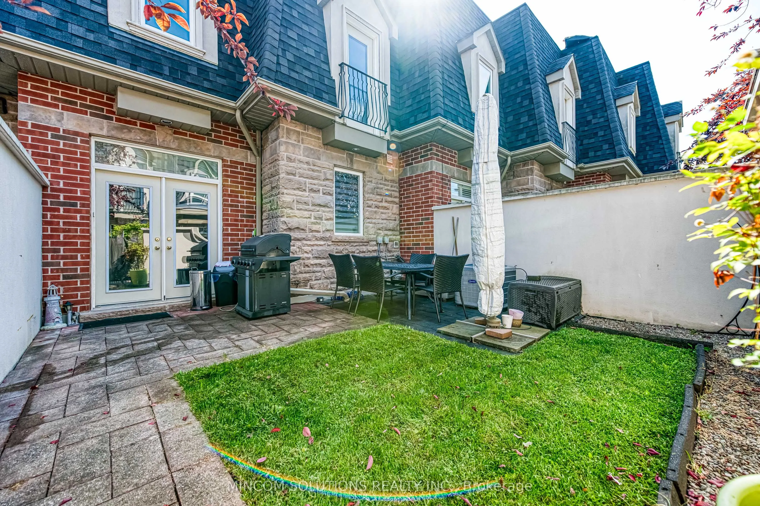 194 Lakeshore Road W, #3