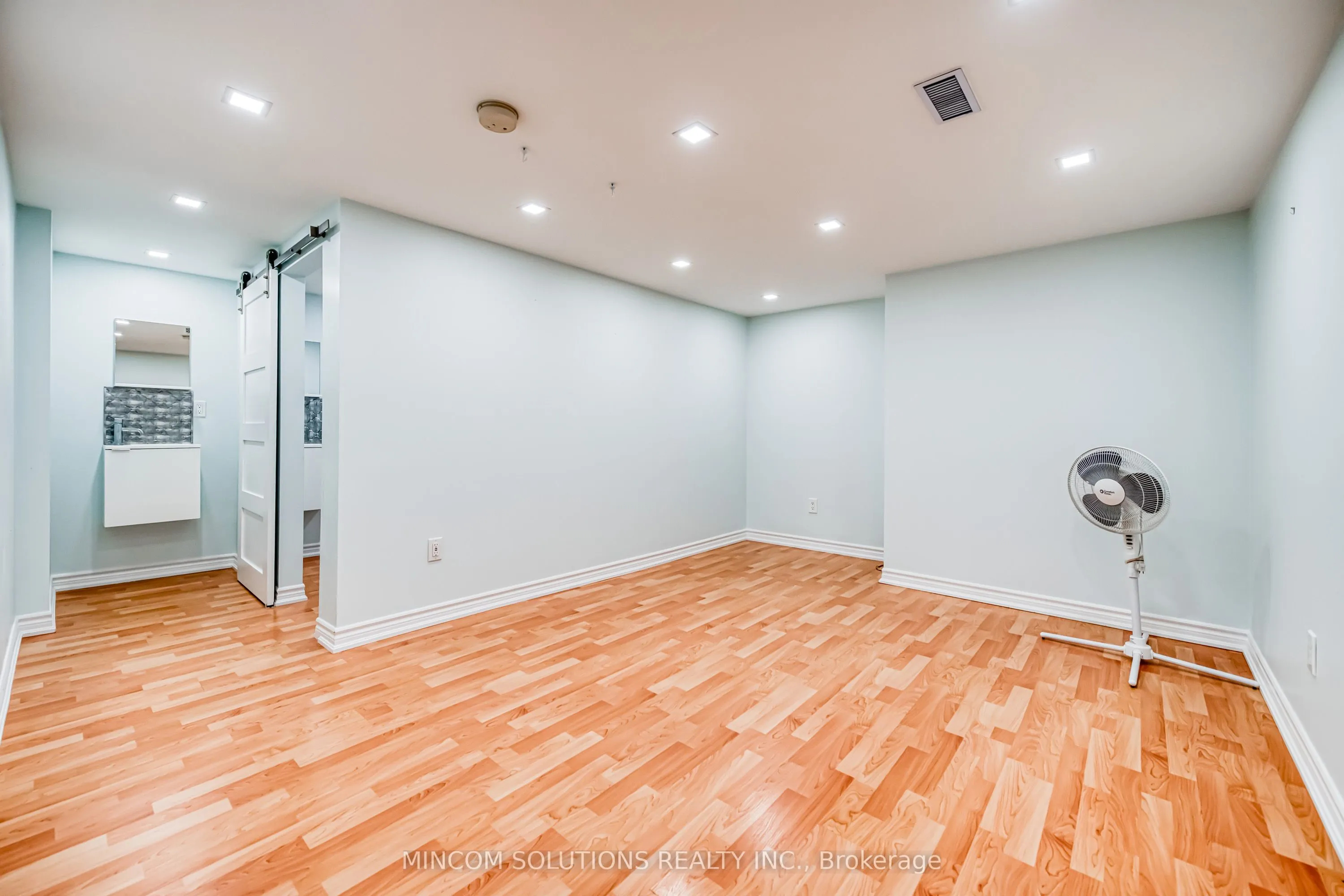 194 Lakeshore Road W, #3
