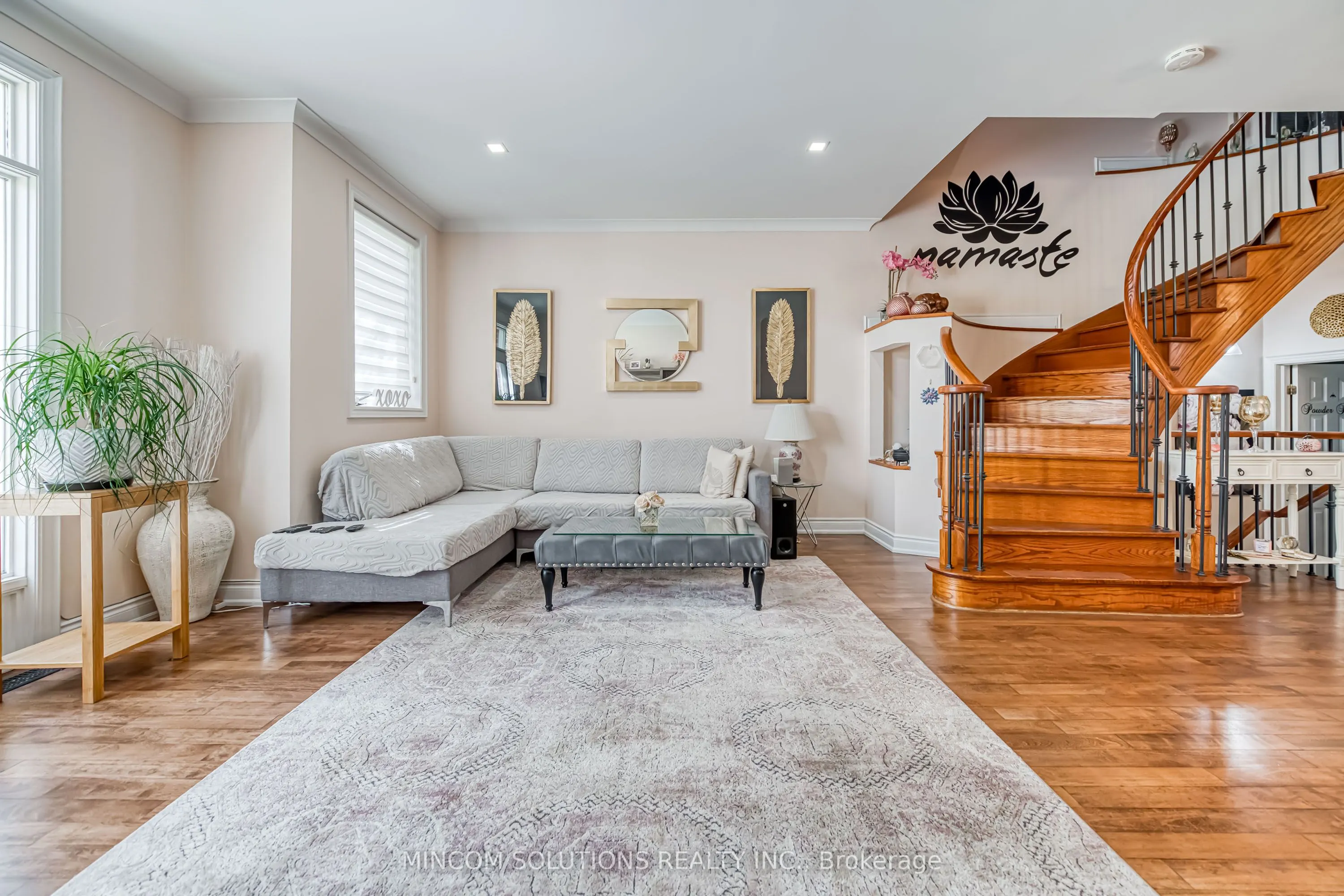 194 Lakeshore Road W, #3