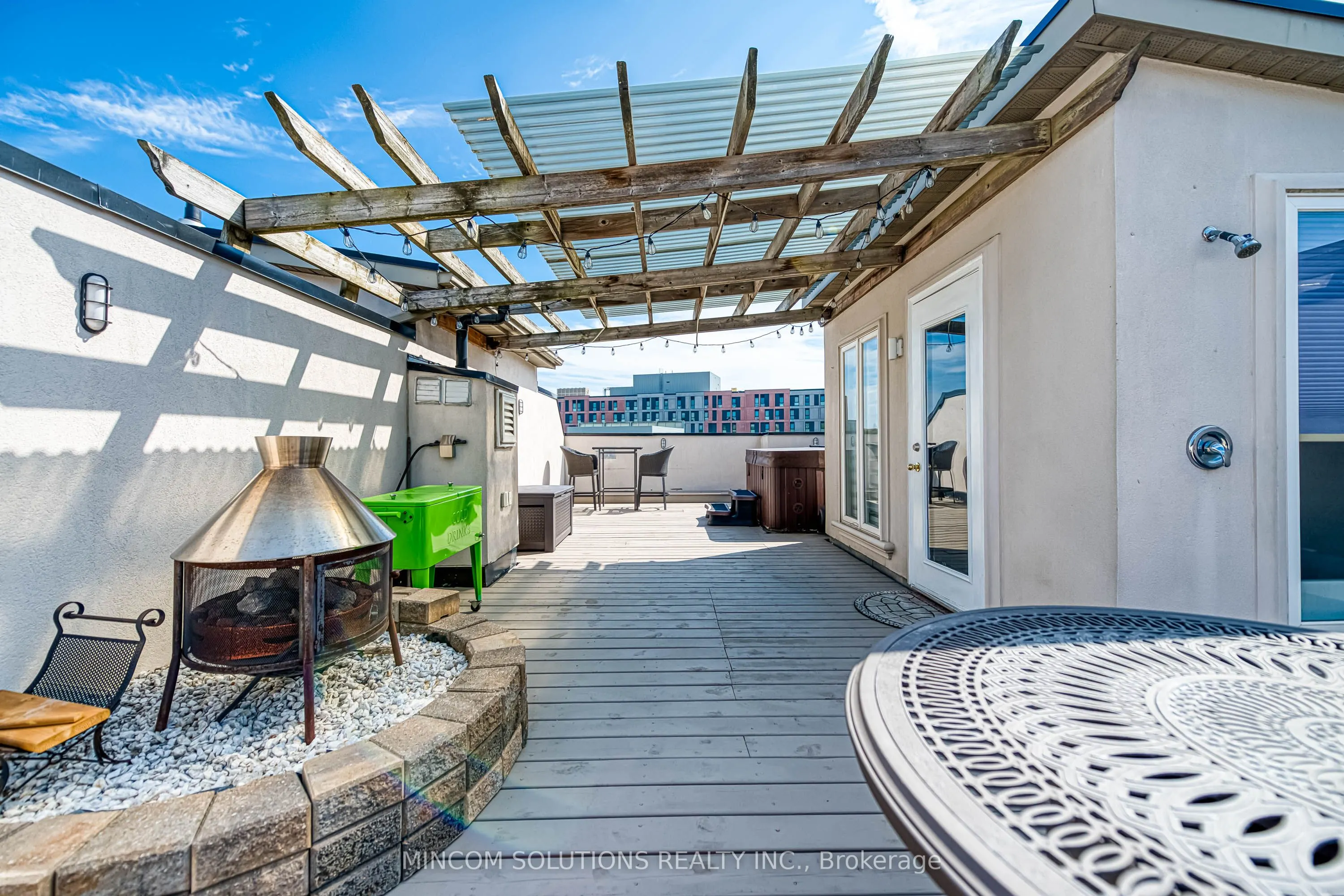 194 Lakeshore Road W, #3