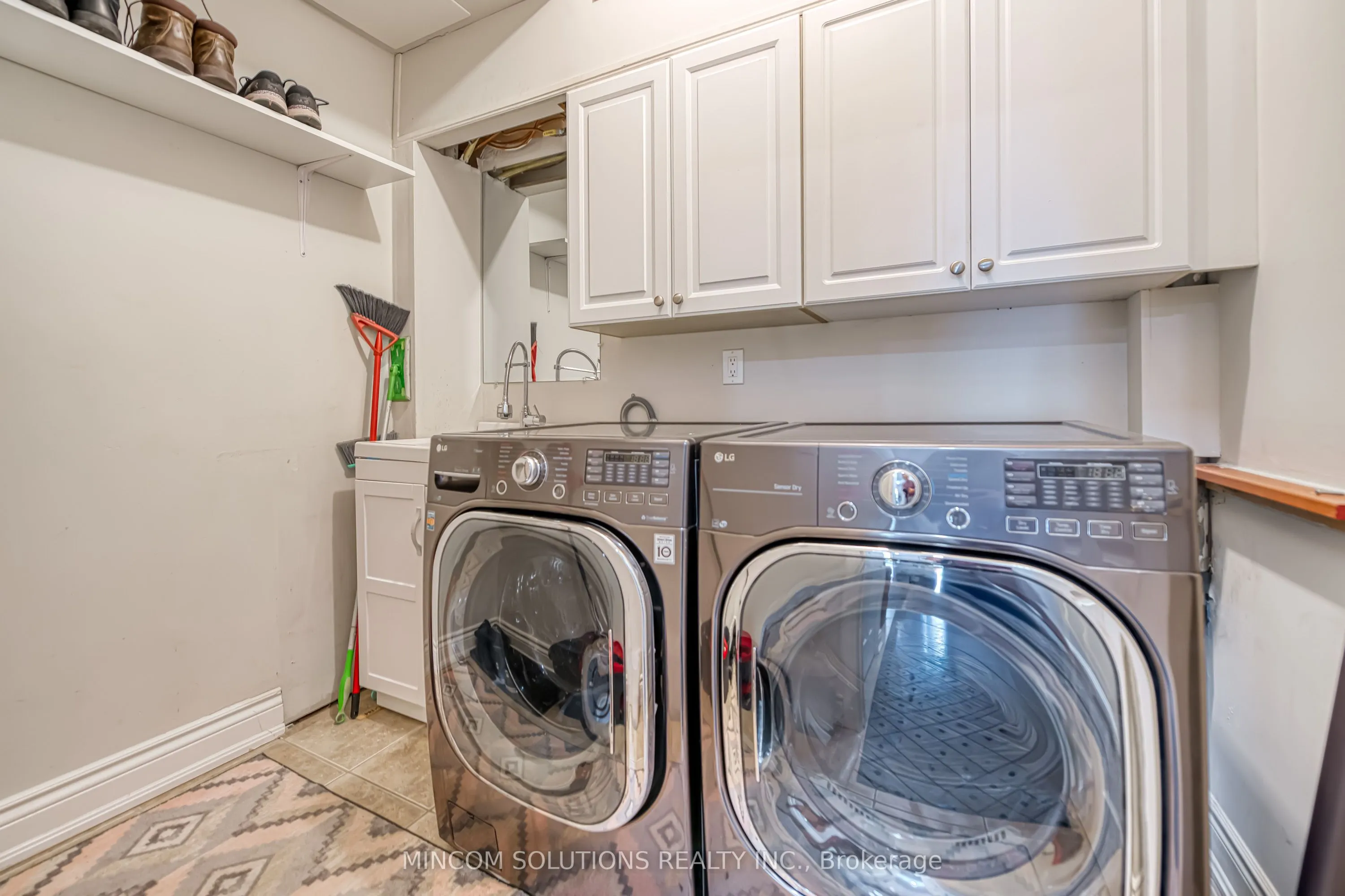 194 Lakeshore Road W, #3