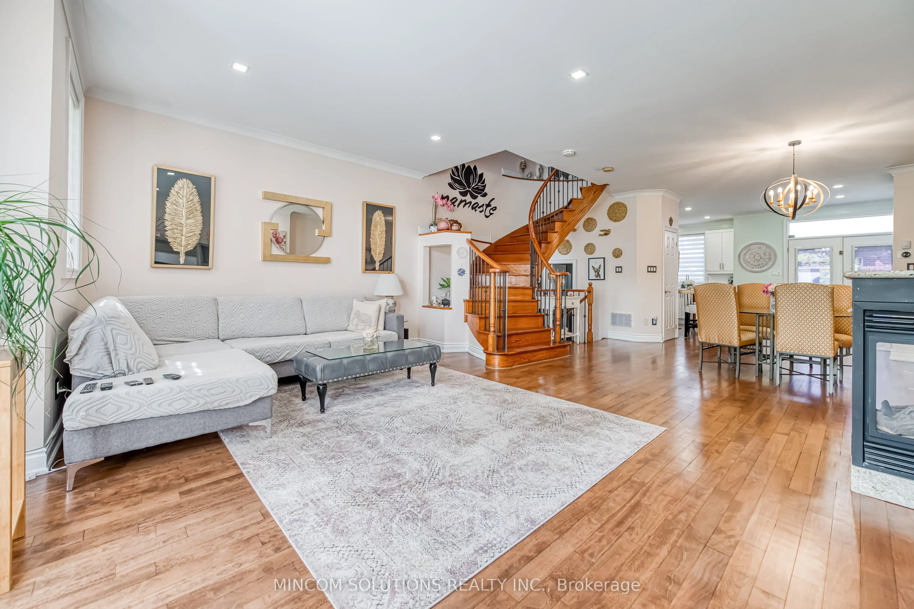 194 Lakeshore Road W, #3