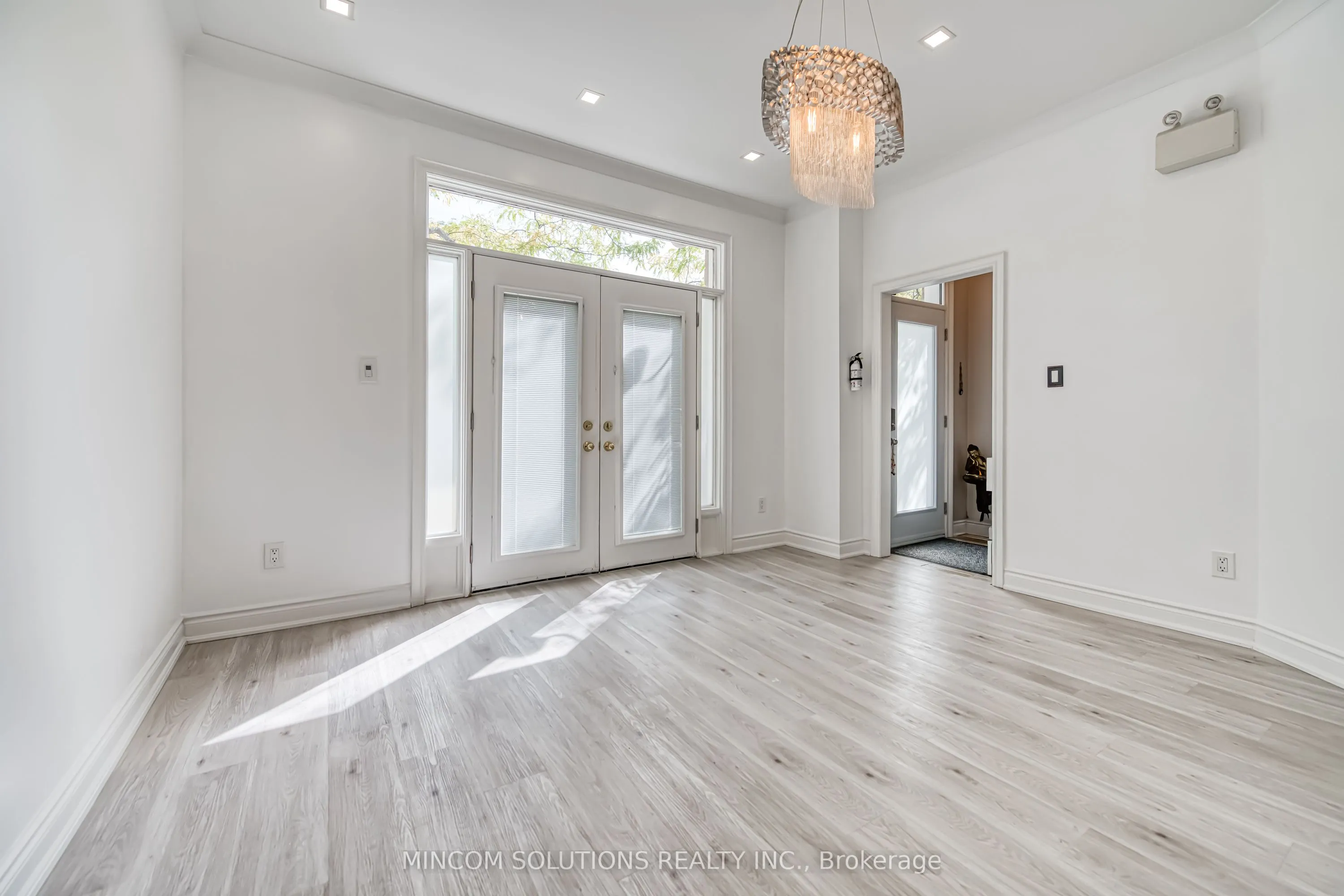 194 Lakeshore Road W, #3