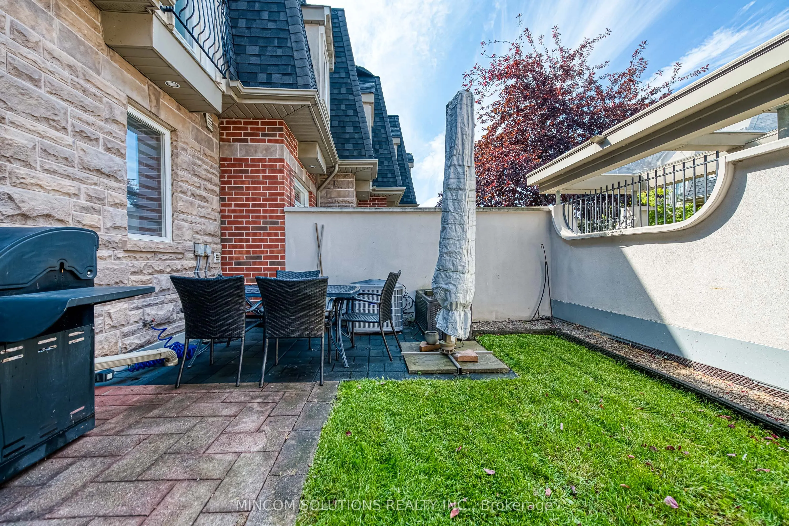 194 Lakeshore Road W, #3