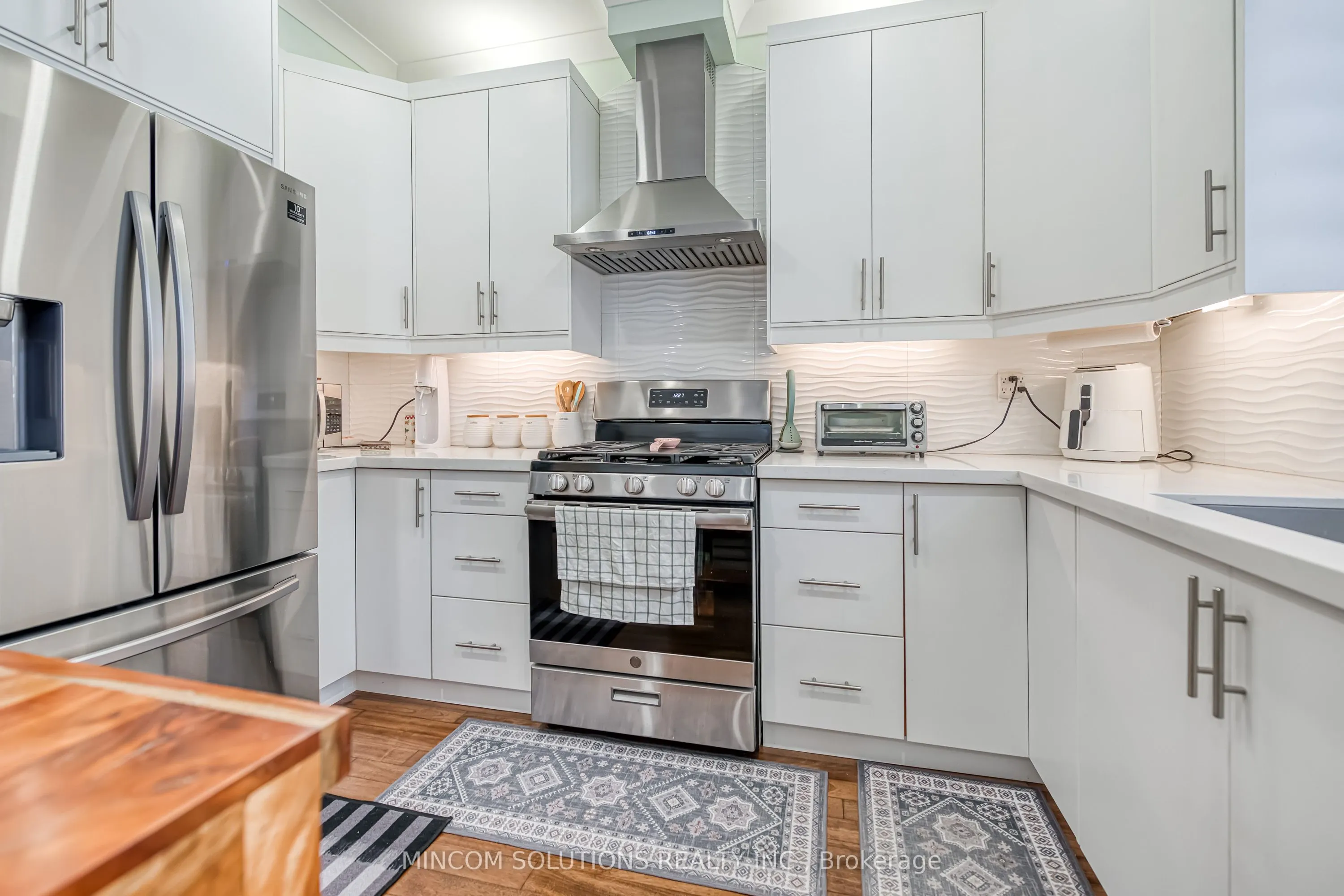 194 Lakeshore Road W, #3