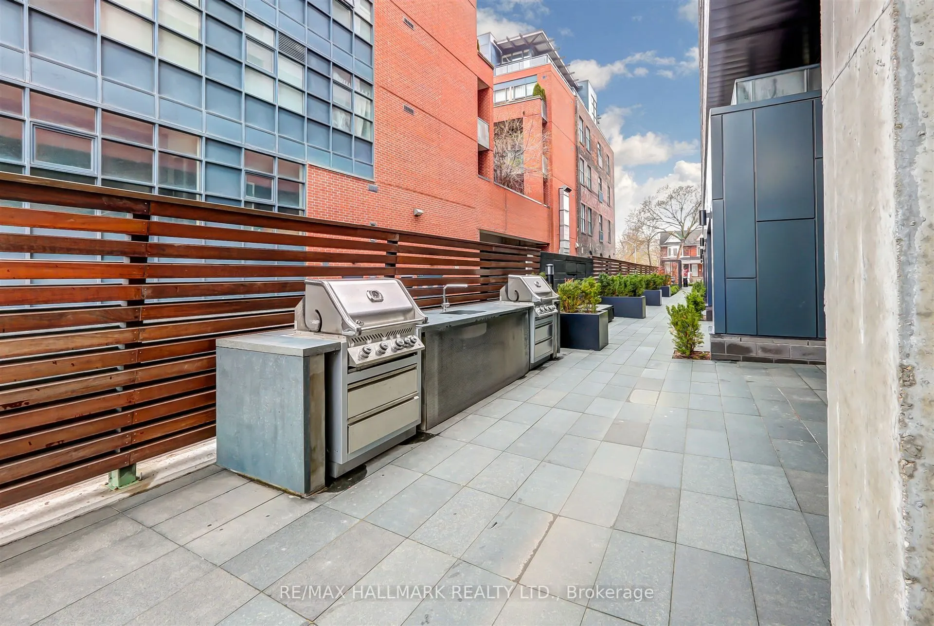 383 Sorauren Avenue, #209