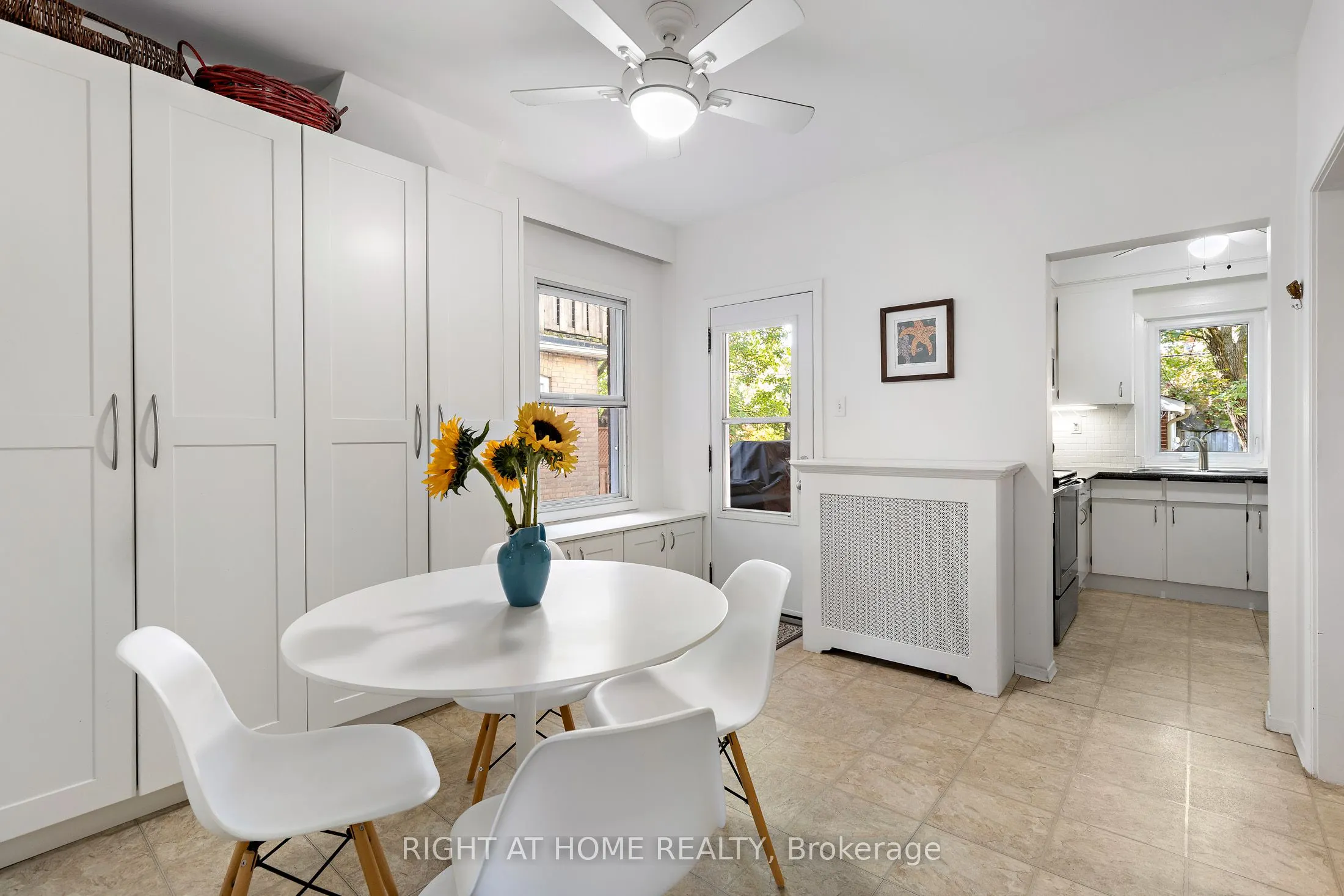 6 Lauder Avenue