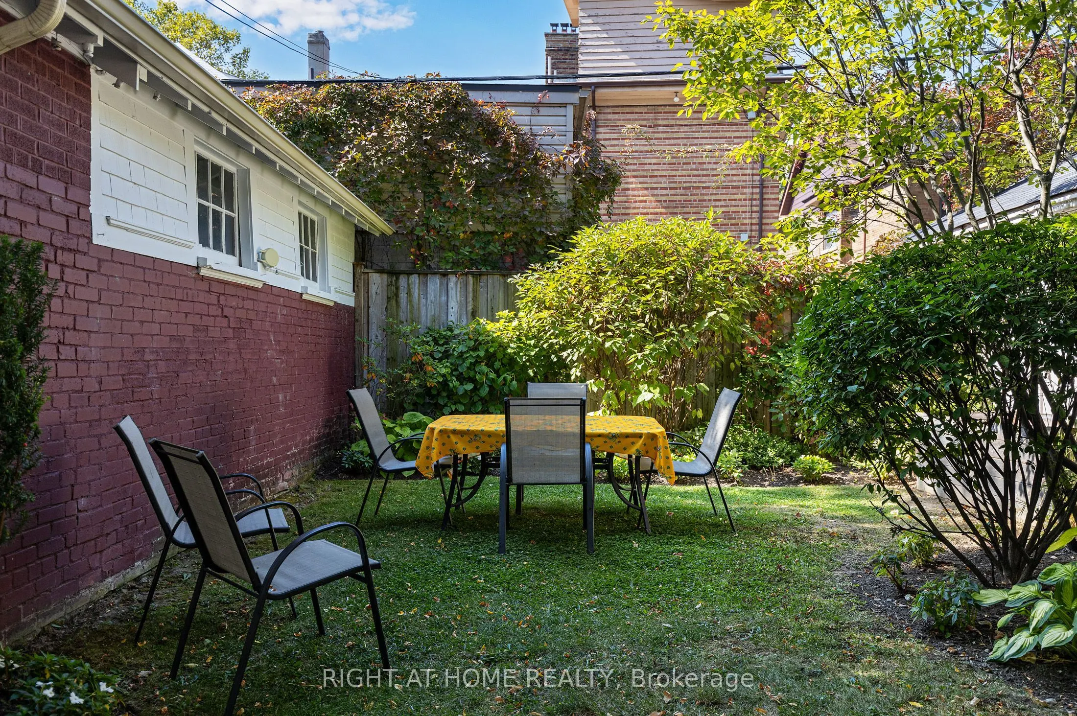 6 Lauder Avenue