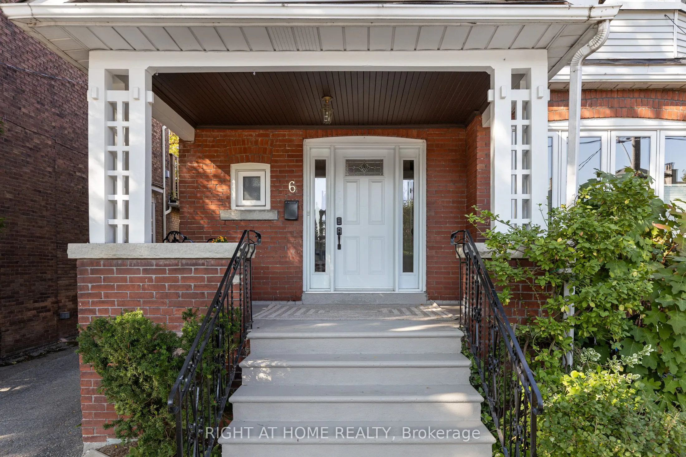 6 Lauder Avenue