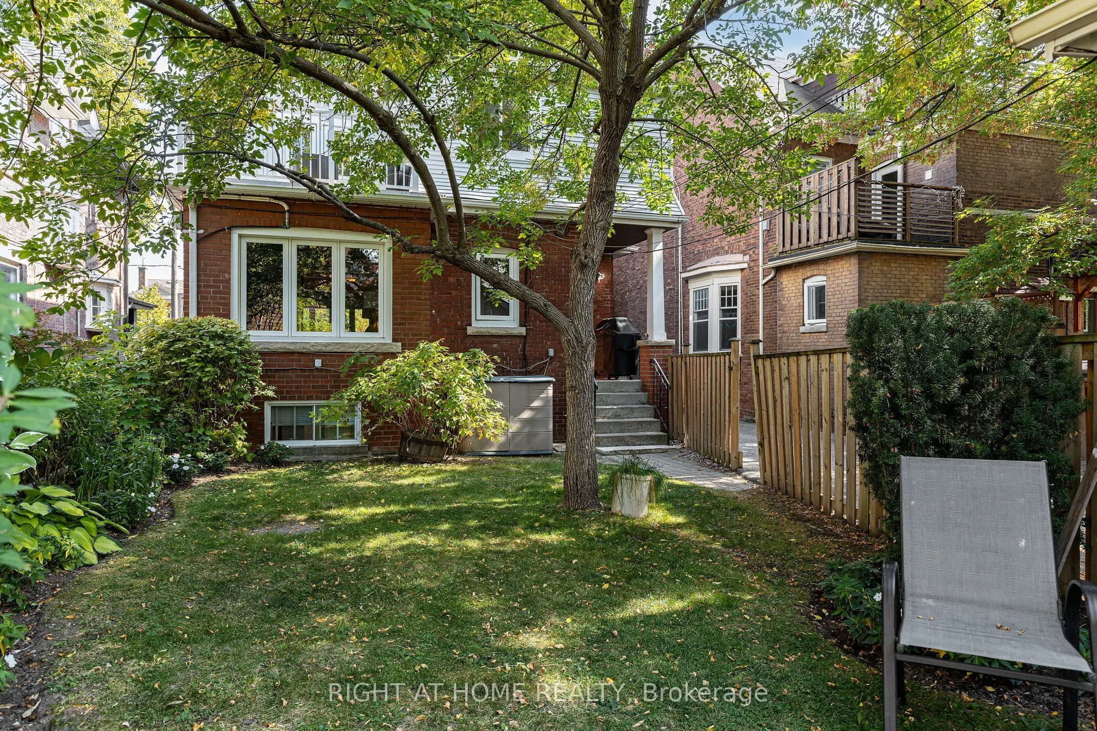 6 Lauder Avenue