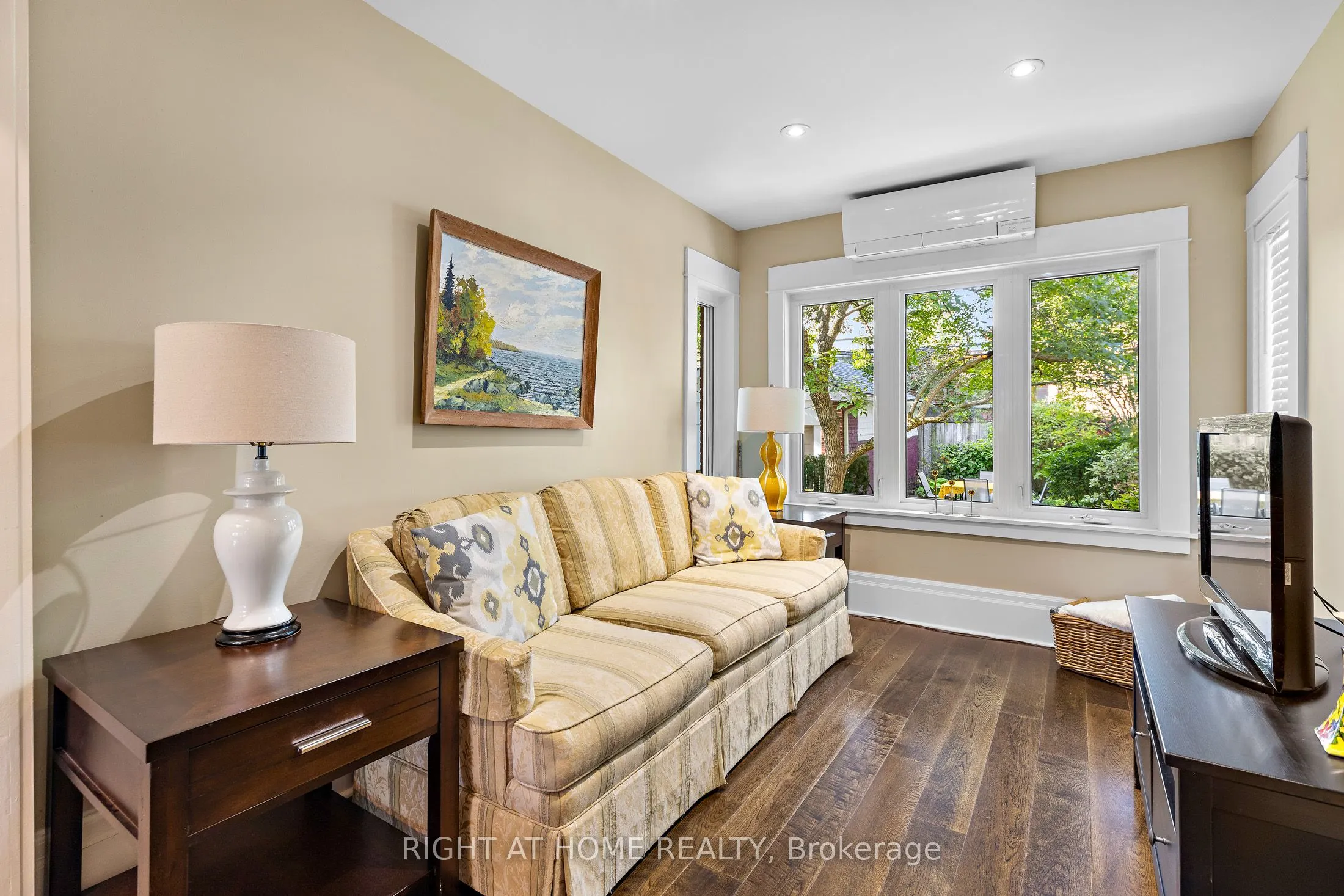 6 Lauder Avenue