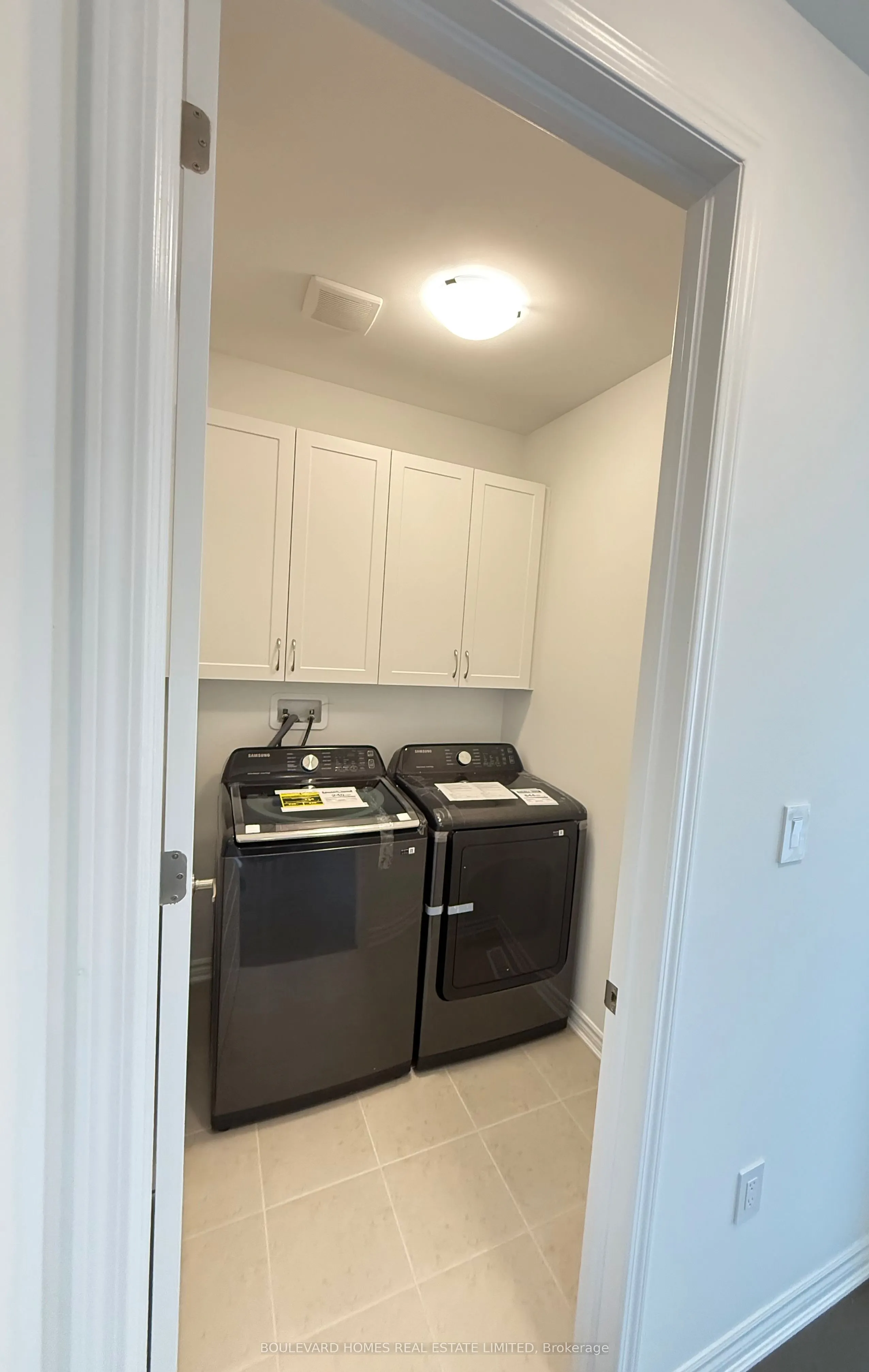 1561 Rothbury Cres Crescent
