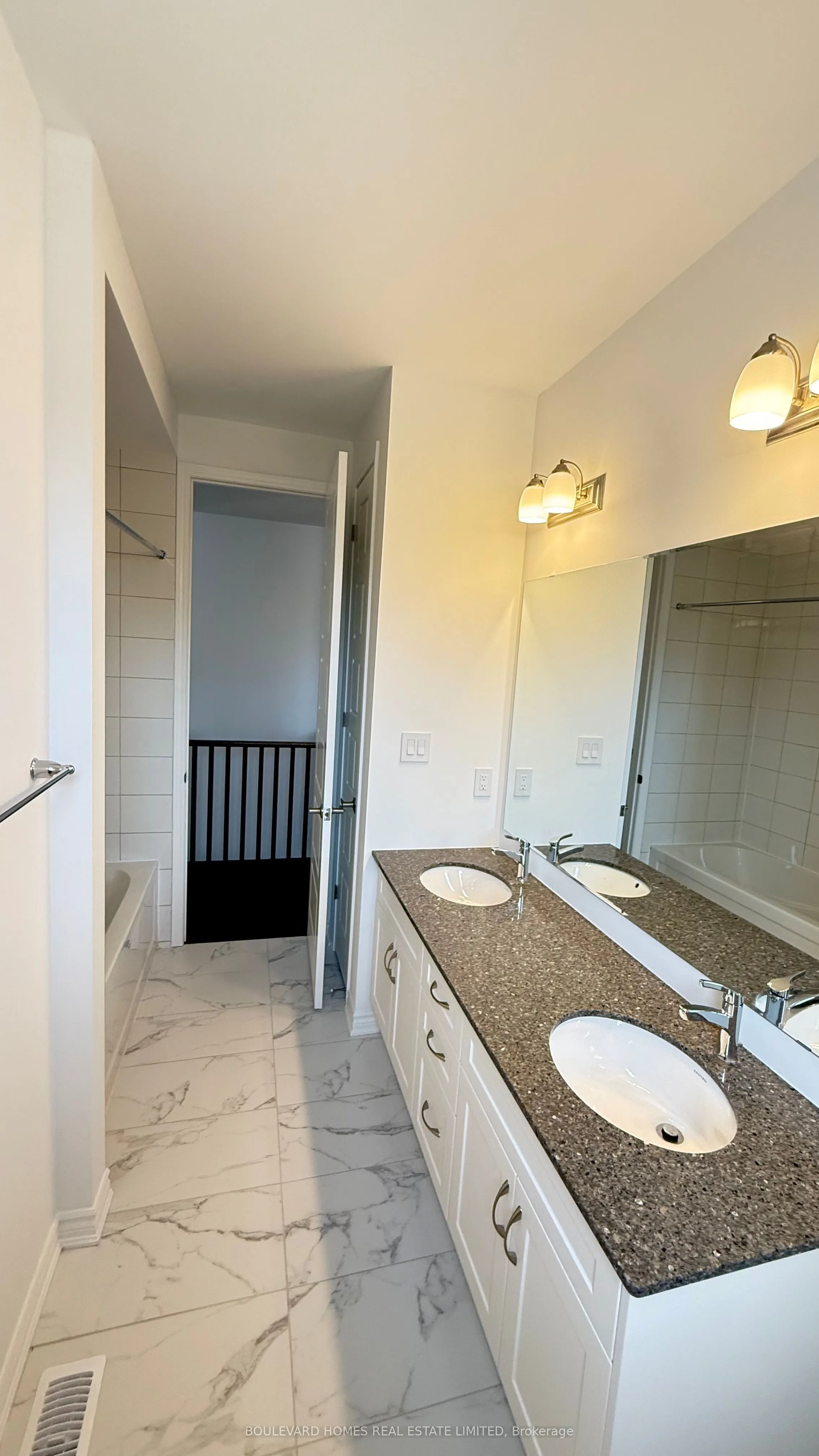 1561 Rothbury Cres Crescent