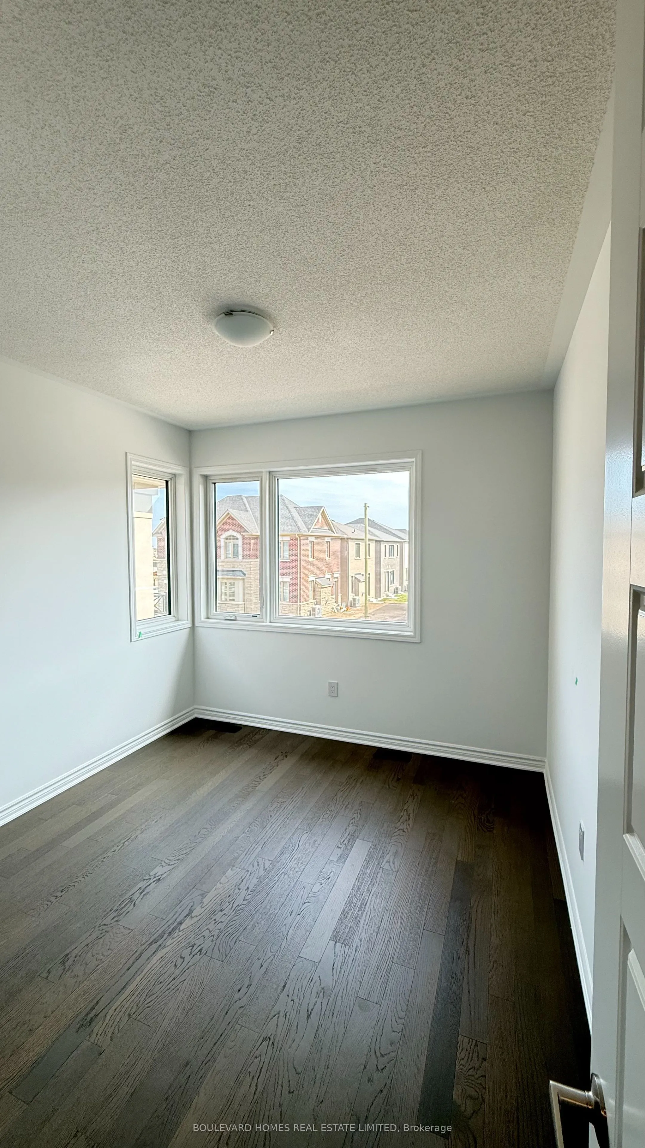 1561 Rothbury Cres Crescent