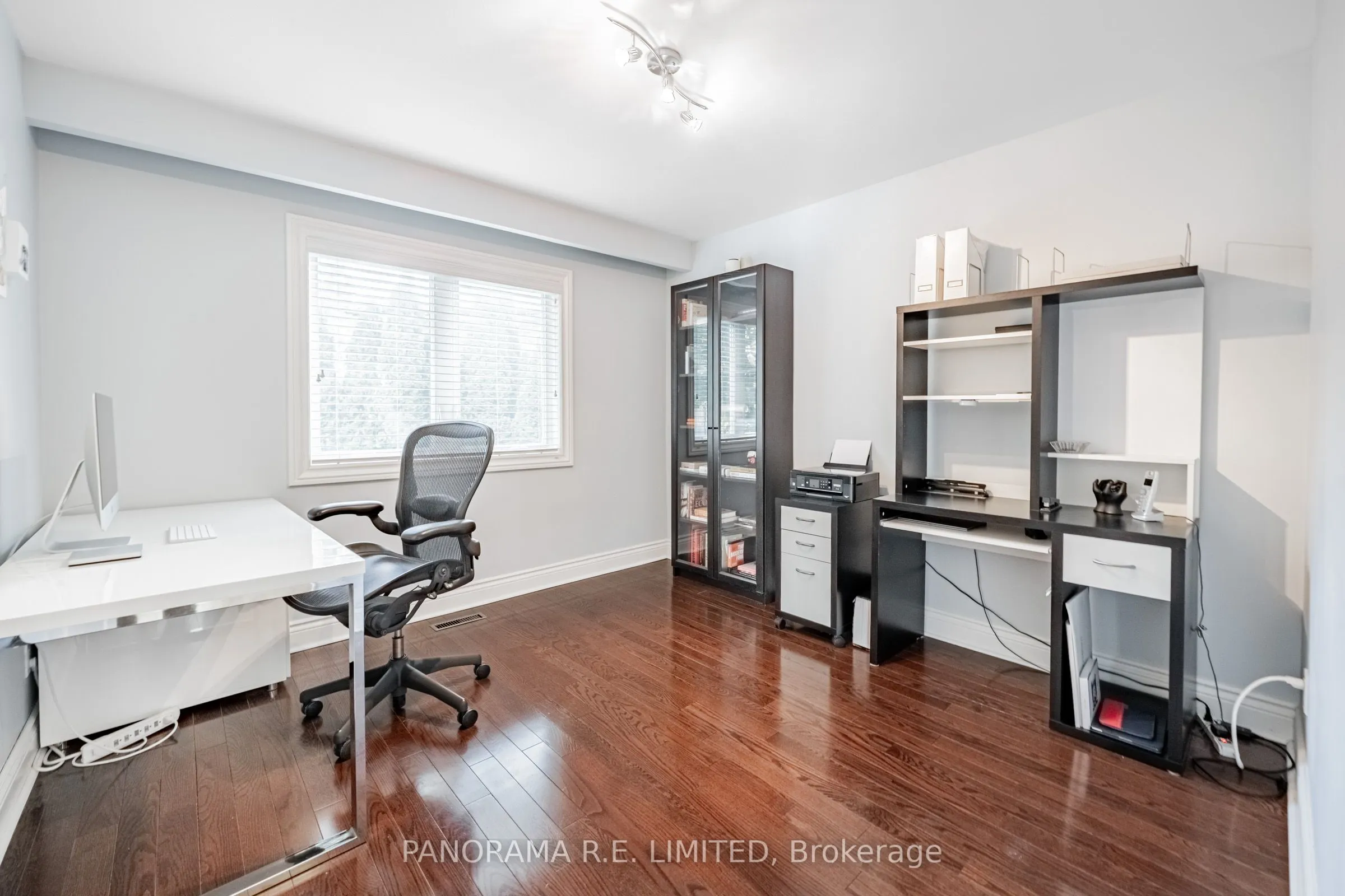 3264 Lonefeather Crescent