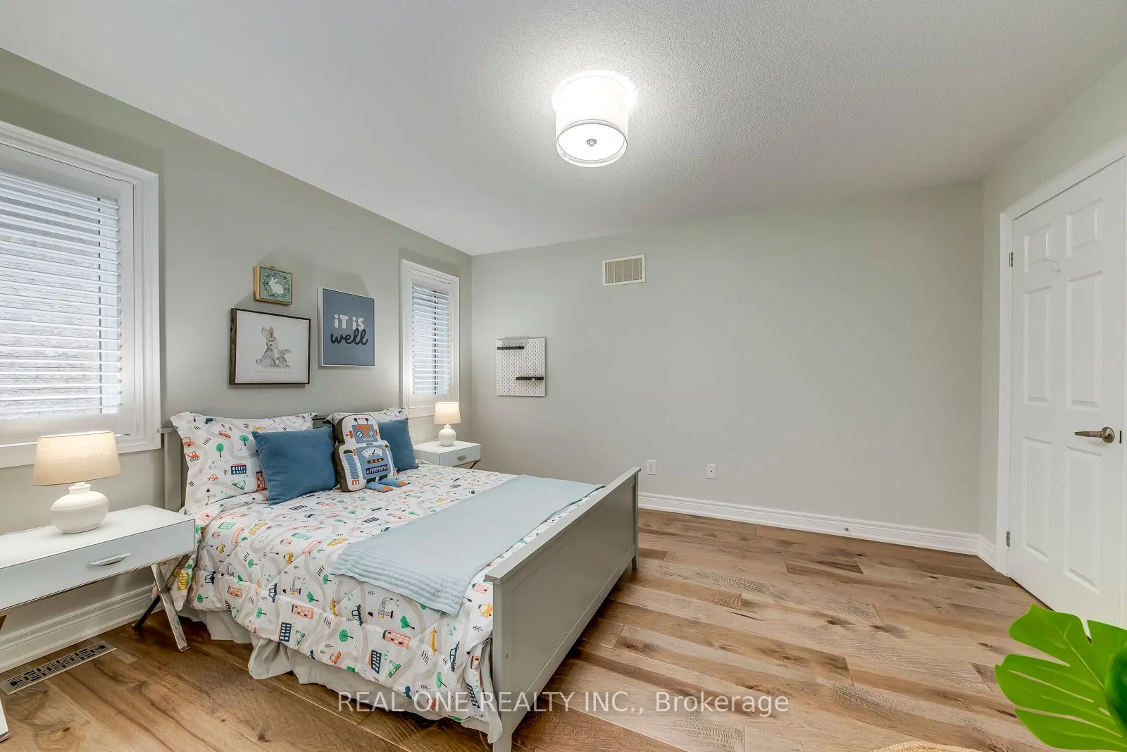 2336 Thruxton Drive