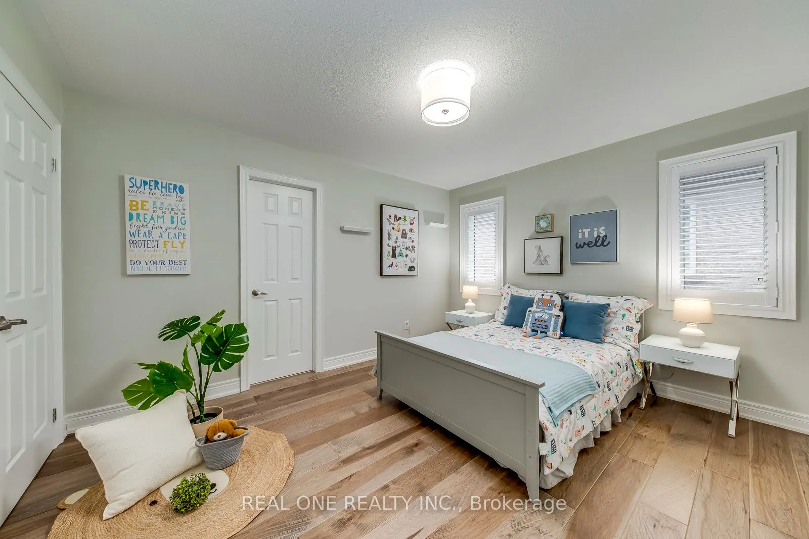 2336 Thruxton Drive