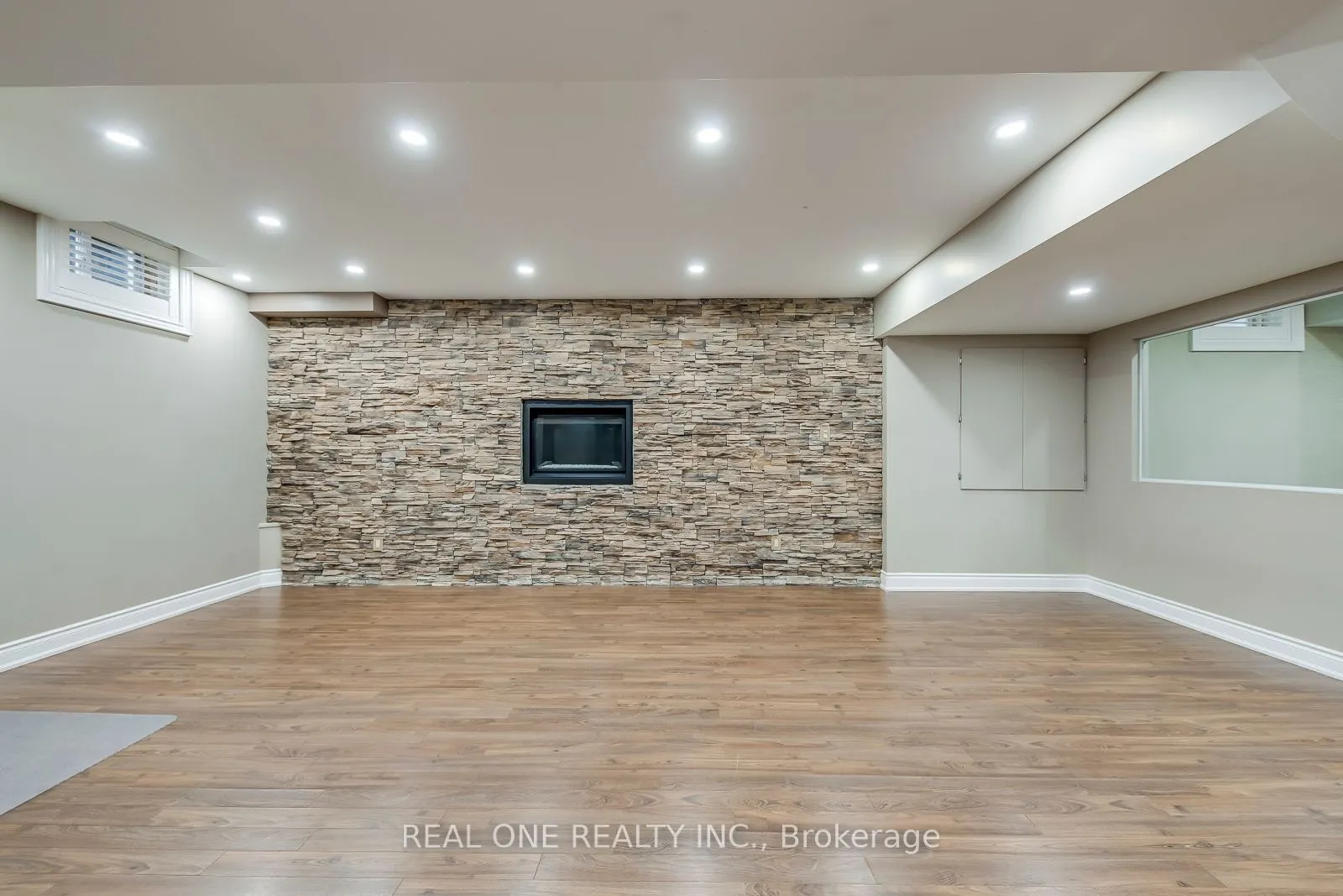 2336 Thruxton Drive