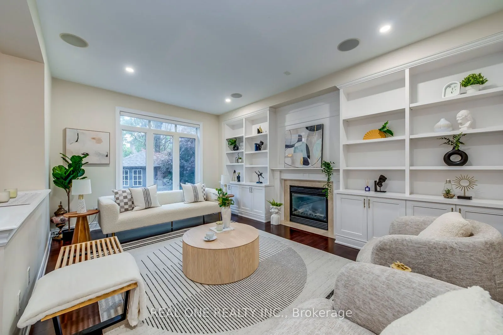 2336 Thruxton Drive