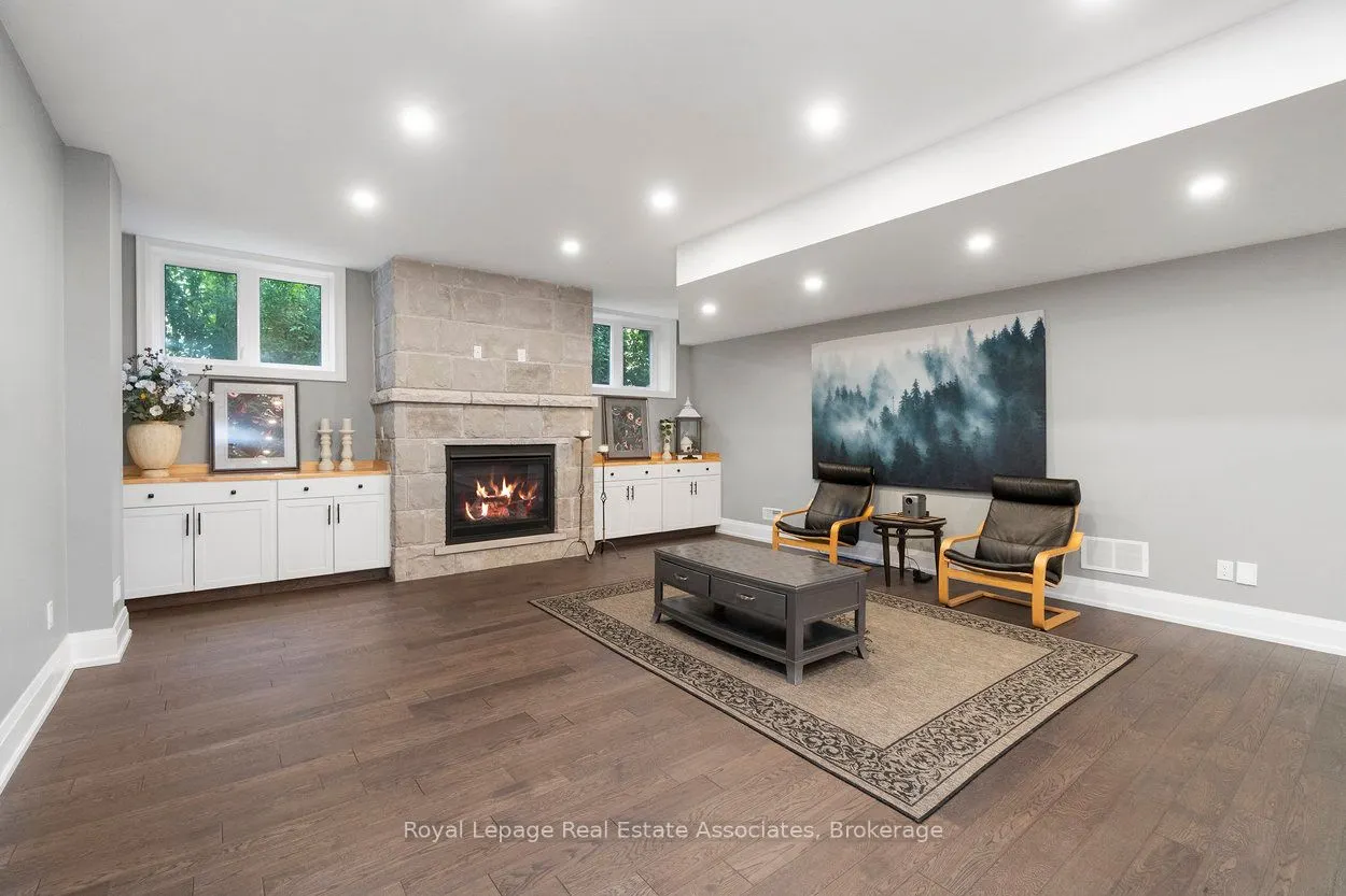 1285 Mineola Gardens