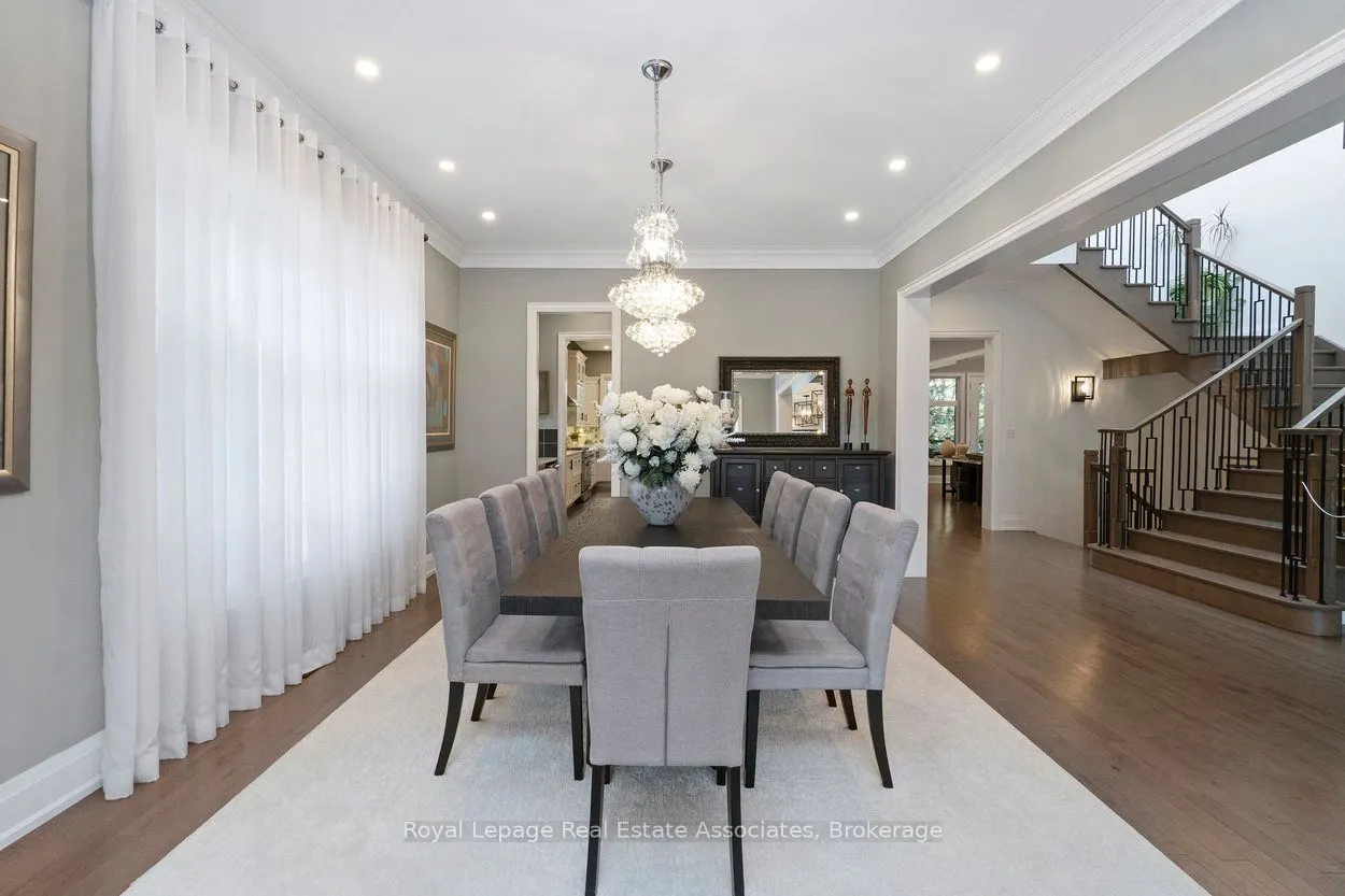 1285 Mineola Gardens
